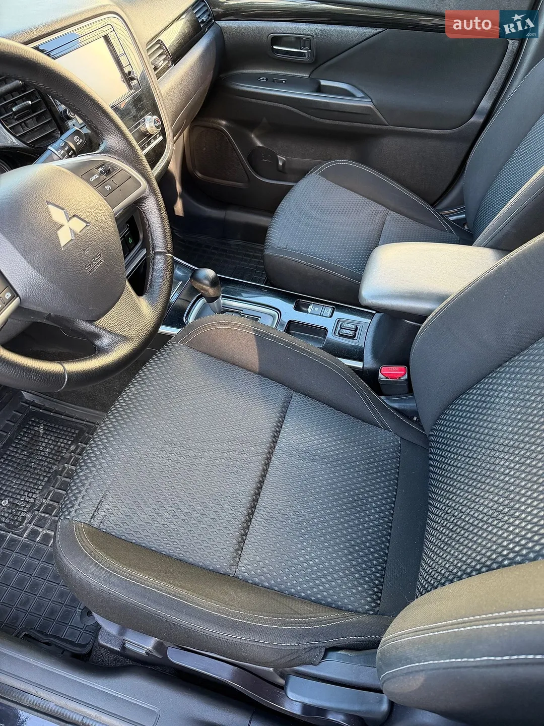 2020 Mitsubishi Outlander - мініатюра 23