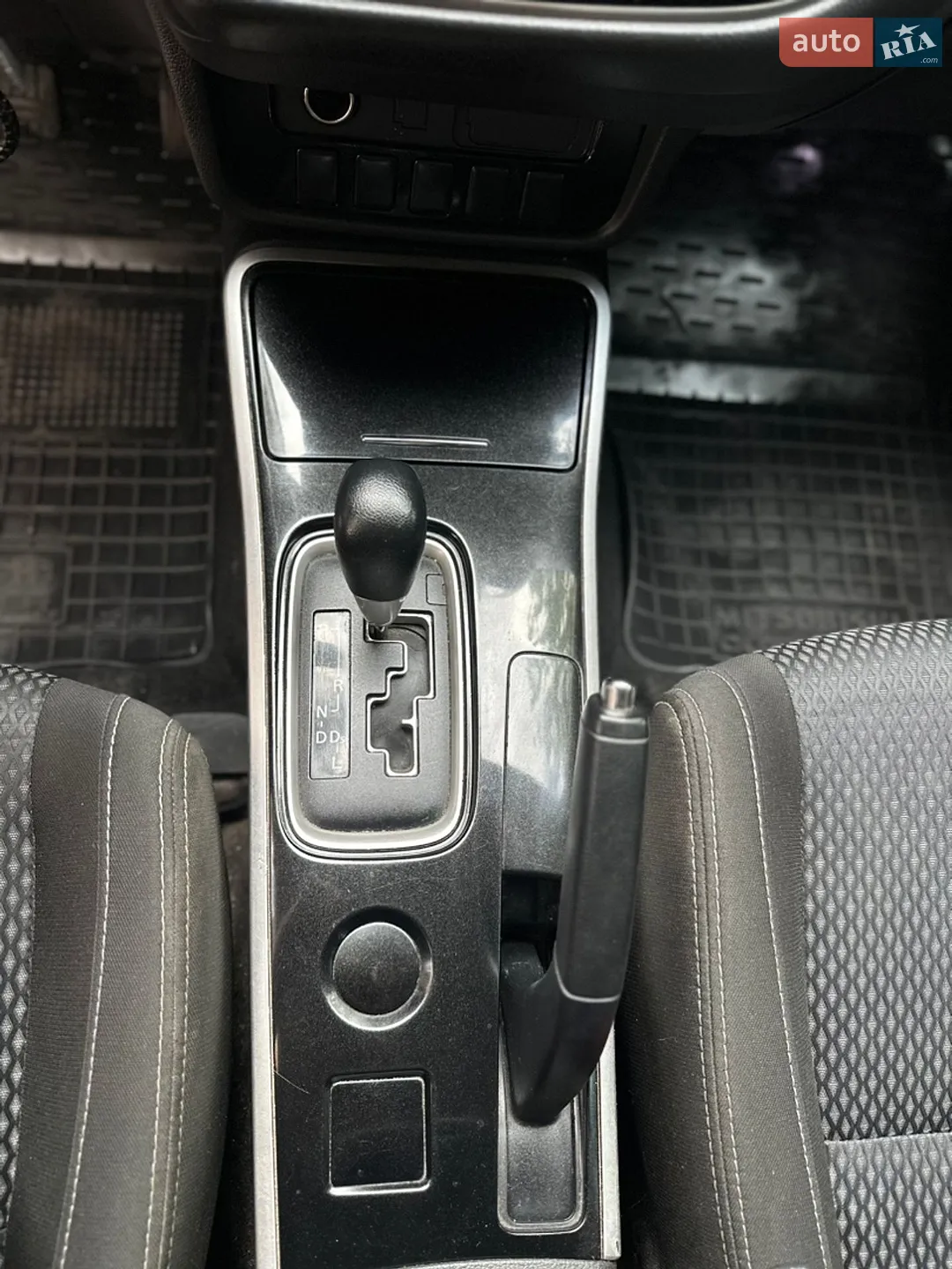 2018 Mitsubishi Outlander - мініатюра 38