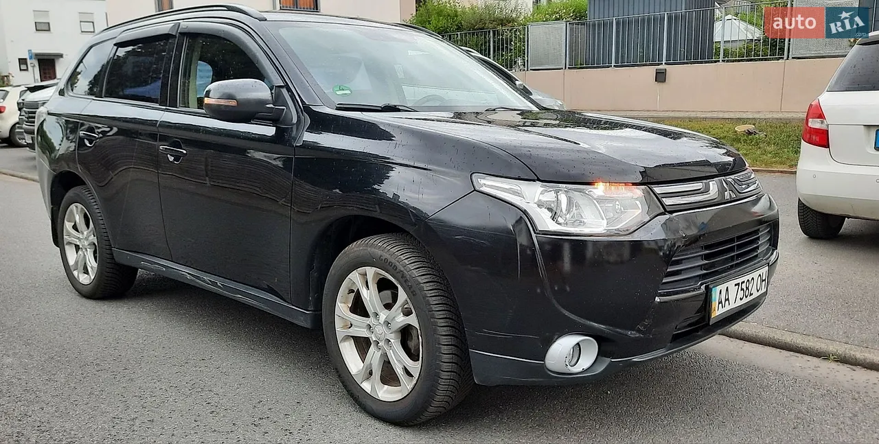 2013 Mitsubishi Outlander - мініатюра 16