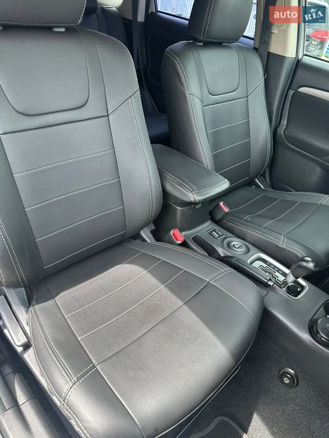2013 Mitsubishi Outlander - мініатюра 16