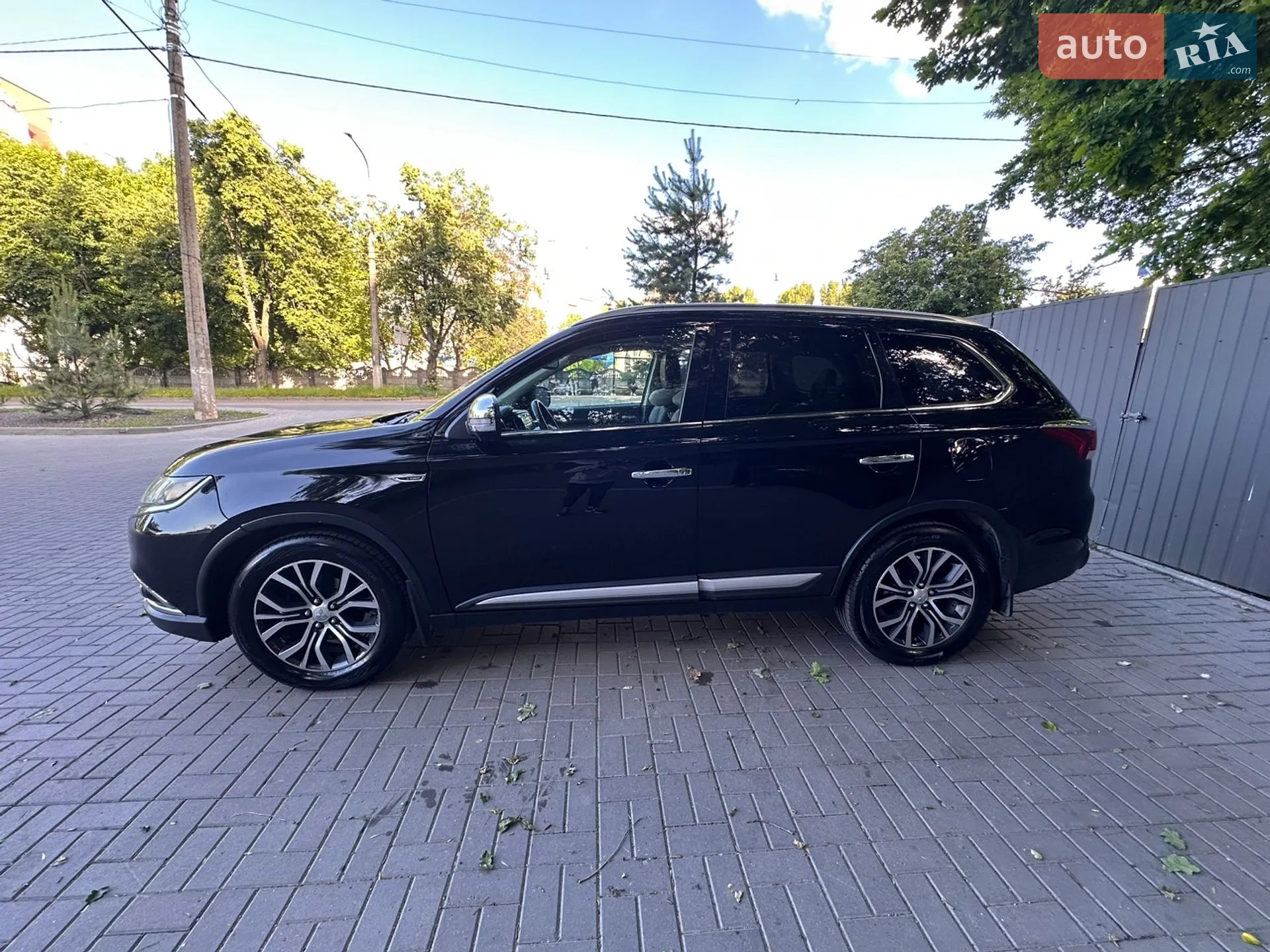 2017 Mitsubishi Outlander - мініатюра 16