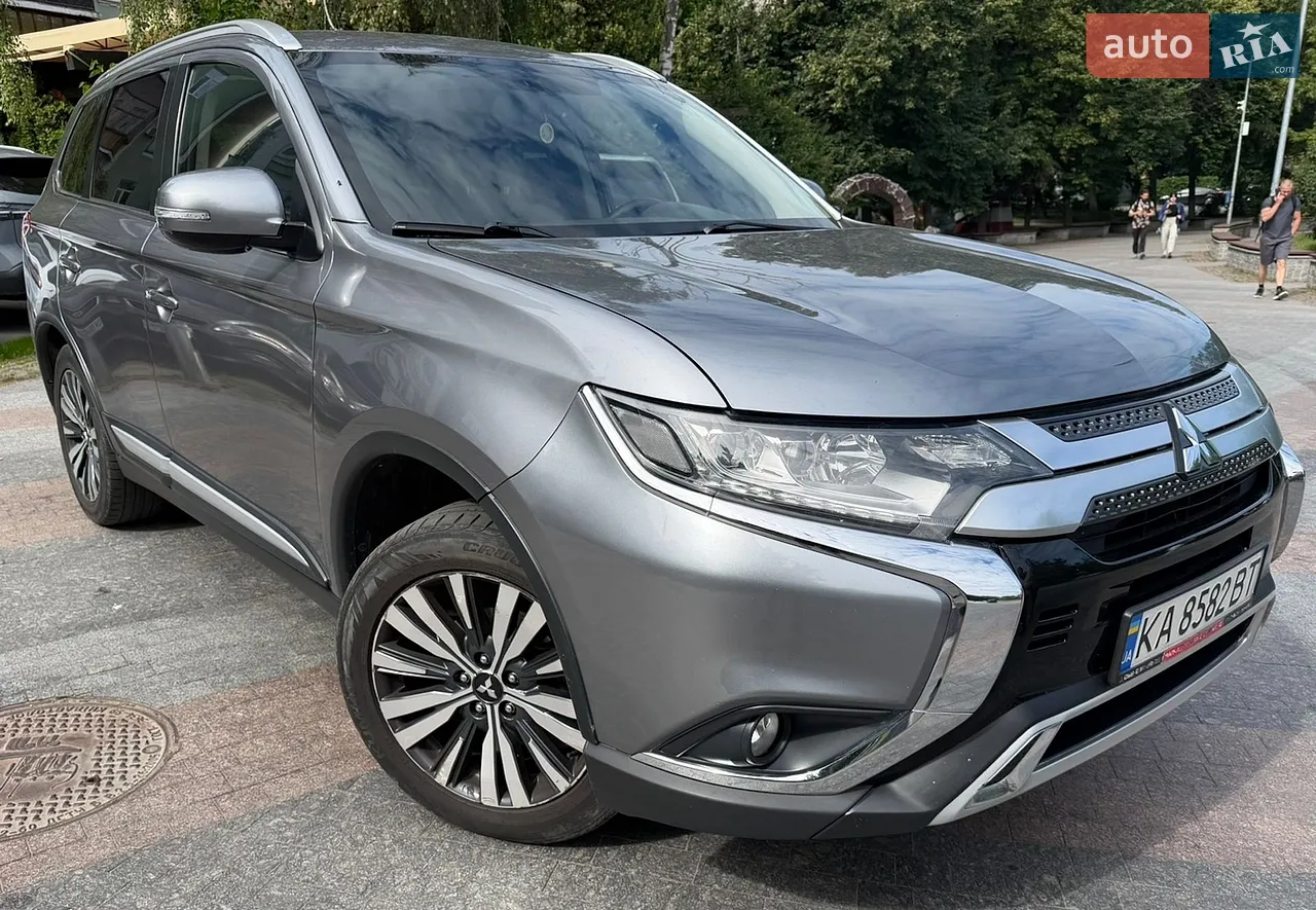 2017 Mitsubishi Outlander - мініатюра 16