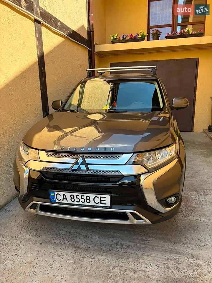 2022 Mitsubishi Outlander - мініатюра 16