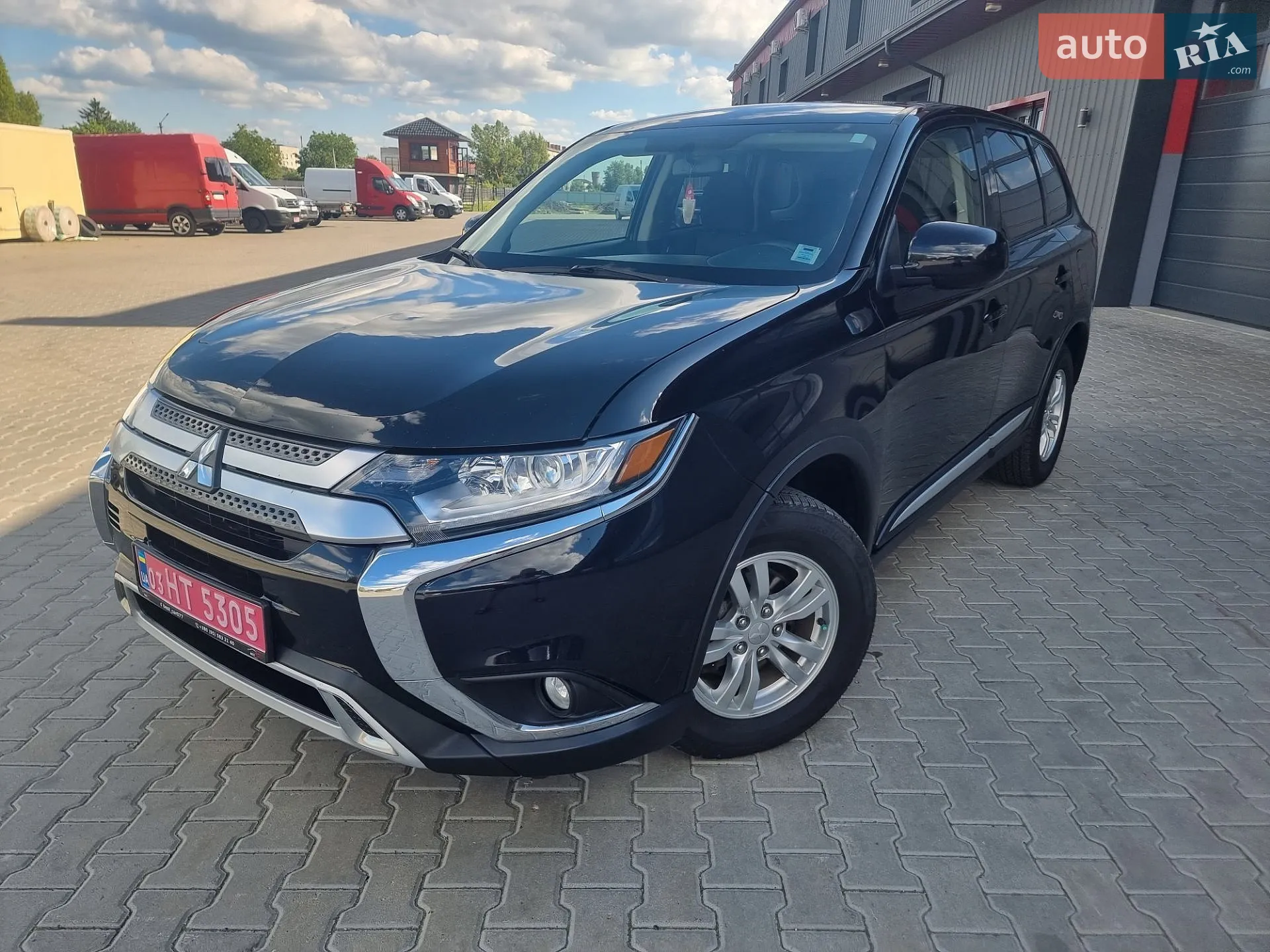2020 Mitsubishi Outlander - мініатюра 2