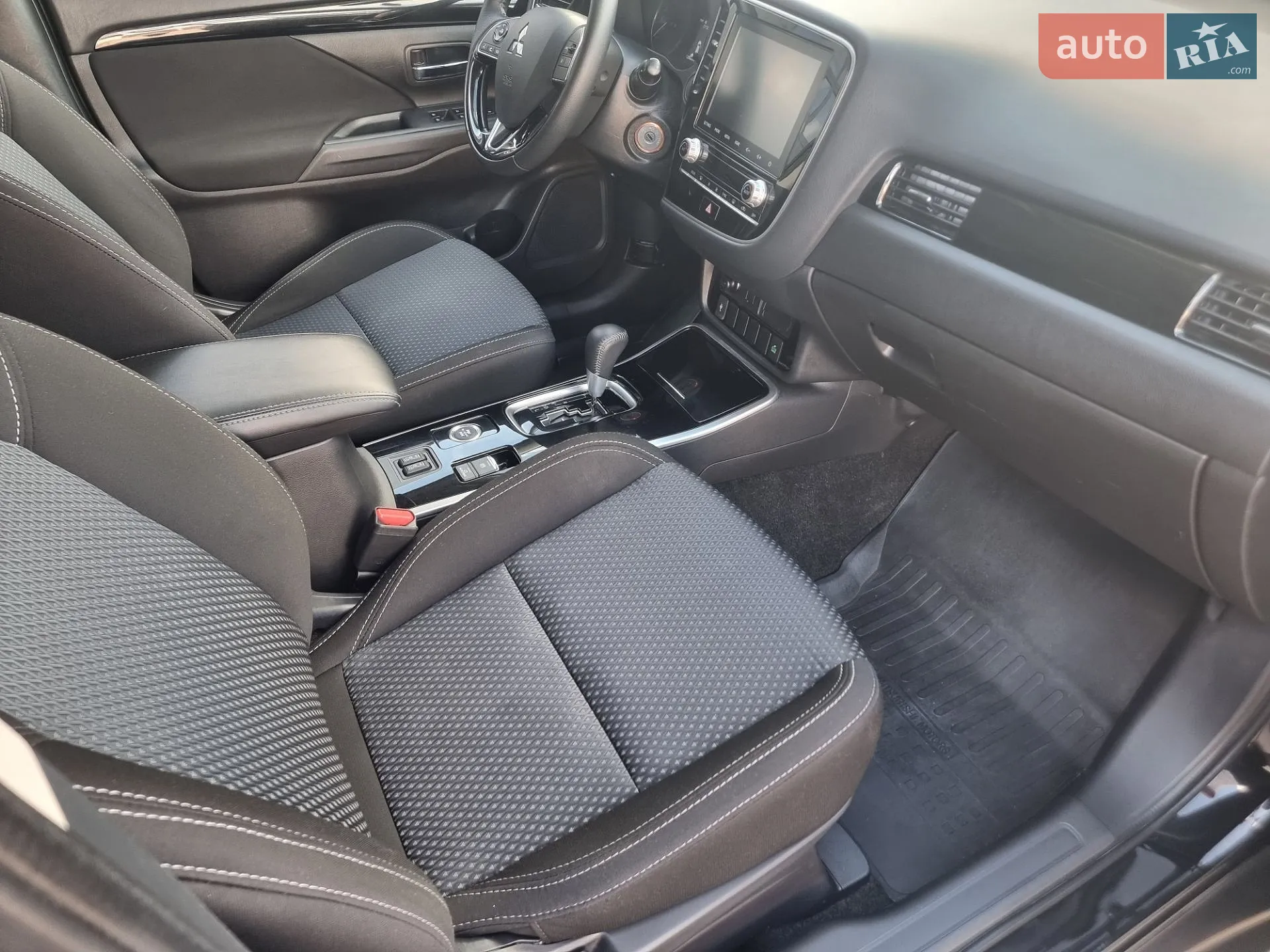 2020 Mitsubishi Outlander - мініатюра 47