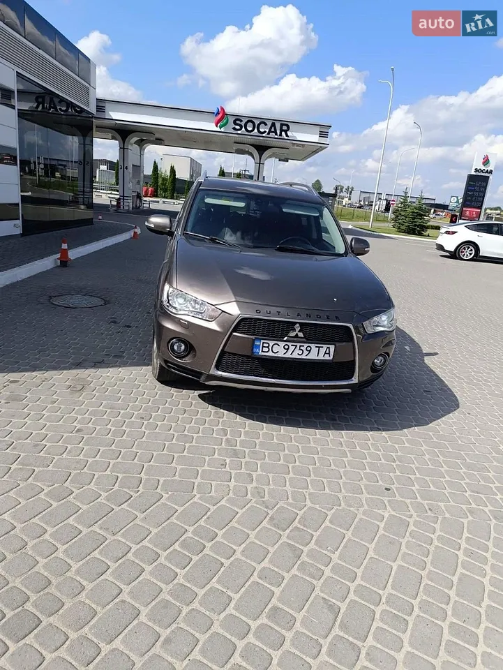2010 Mitsubishi Outlander - мініатюра 12