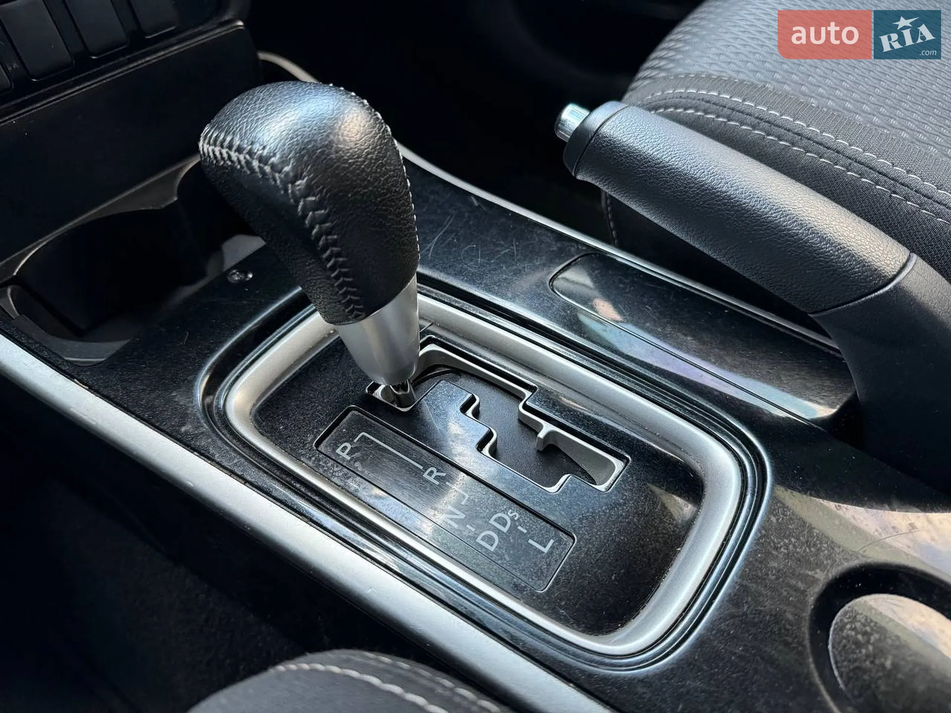2018 Mitsubishi Outlander - мініатюра 27