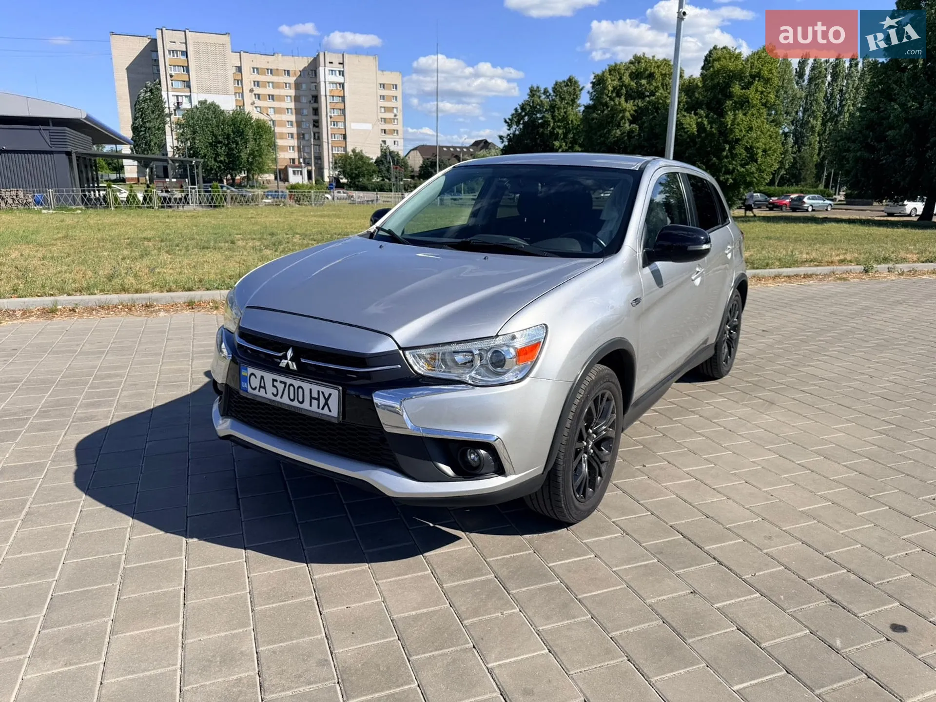 2017 Mitsubishi Outlander - фото 1