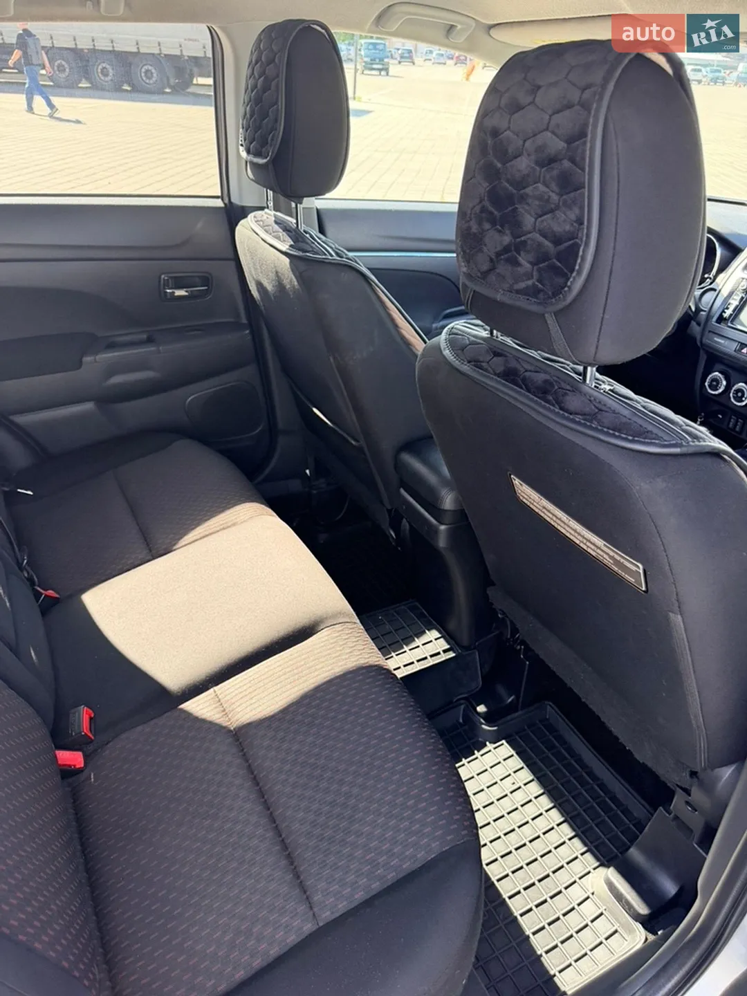 2017 Mitsubishi Outlander - мініатюра 16