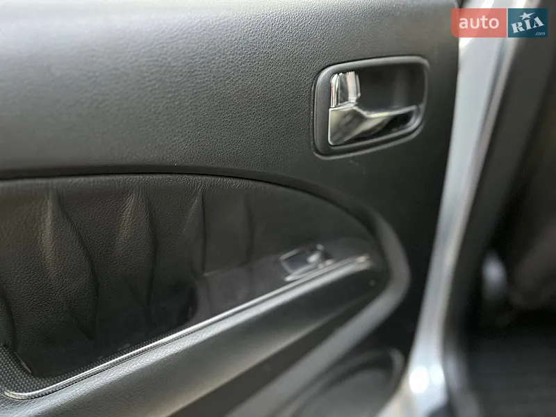 Mitsubishi Outlander 2006 VIN JMBXRCU5W7U000678 фото оголошення 45 з 153