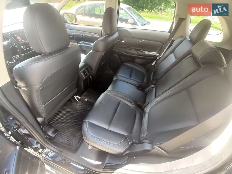 Mitsubishi Outlander 2019 VIN JA4AZ3A31LZ025228 фото оголошення 3 з 51