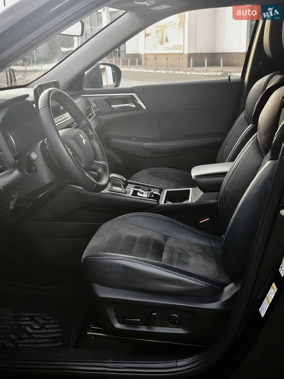 2022 Mitsubishi Outlander - мініатюра 17