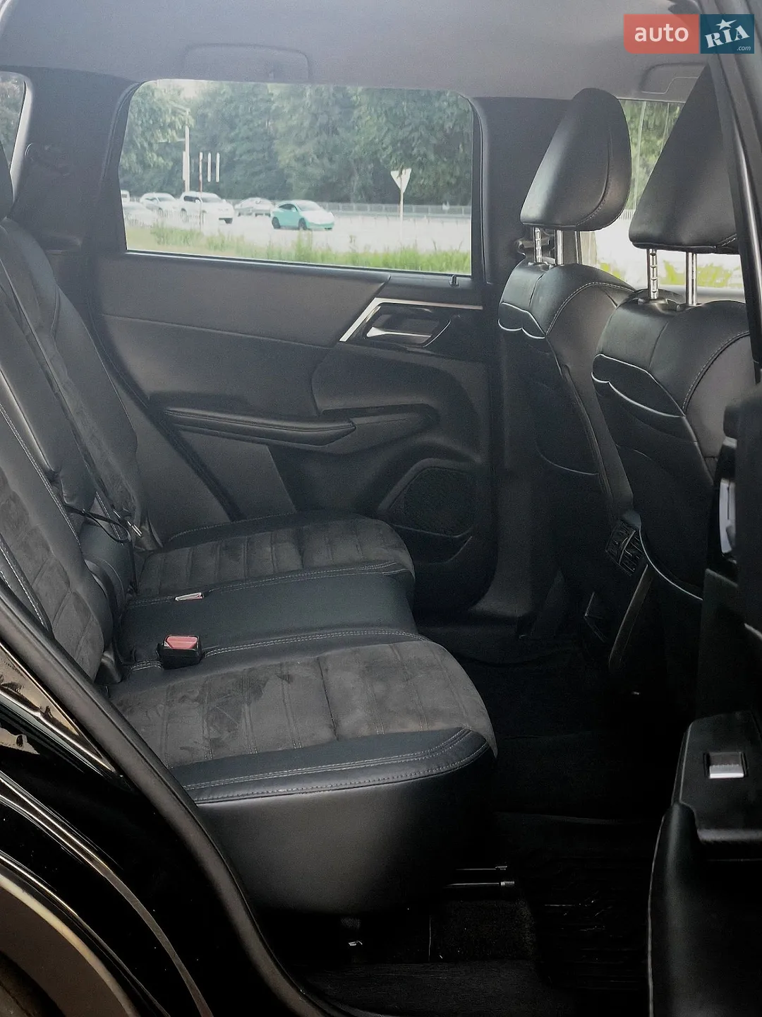 2022 Mitsubishi Outlander - мініатюра 22
