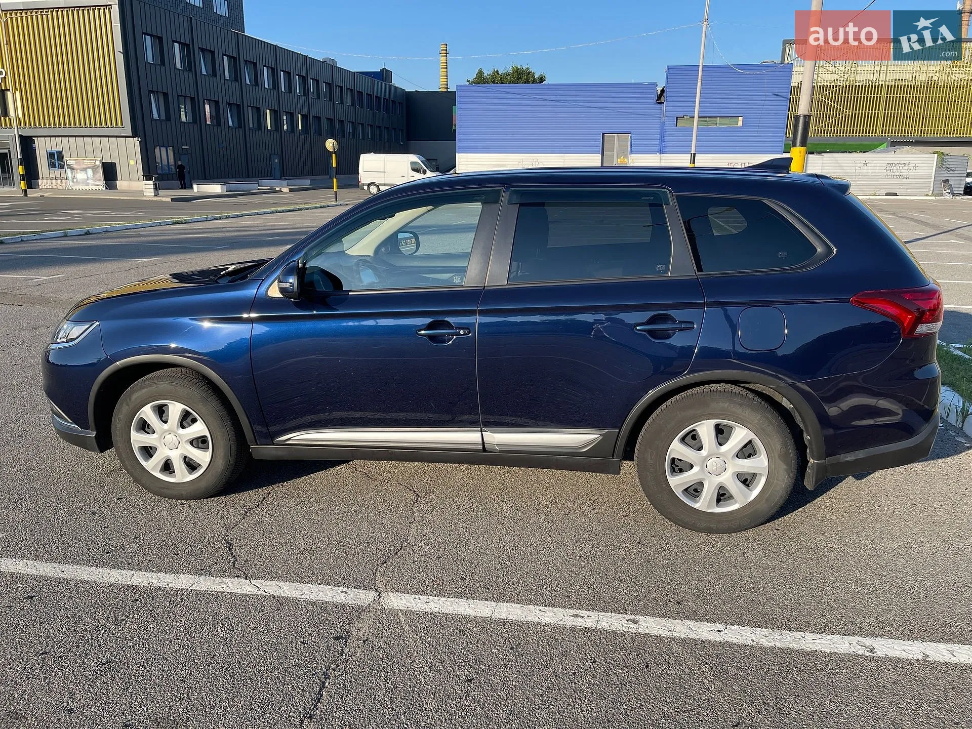 2021 Mitsubishi Outlander - фото 1