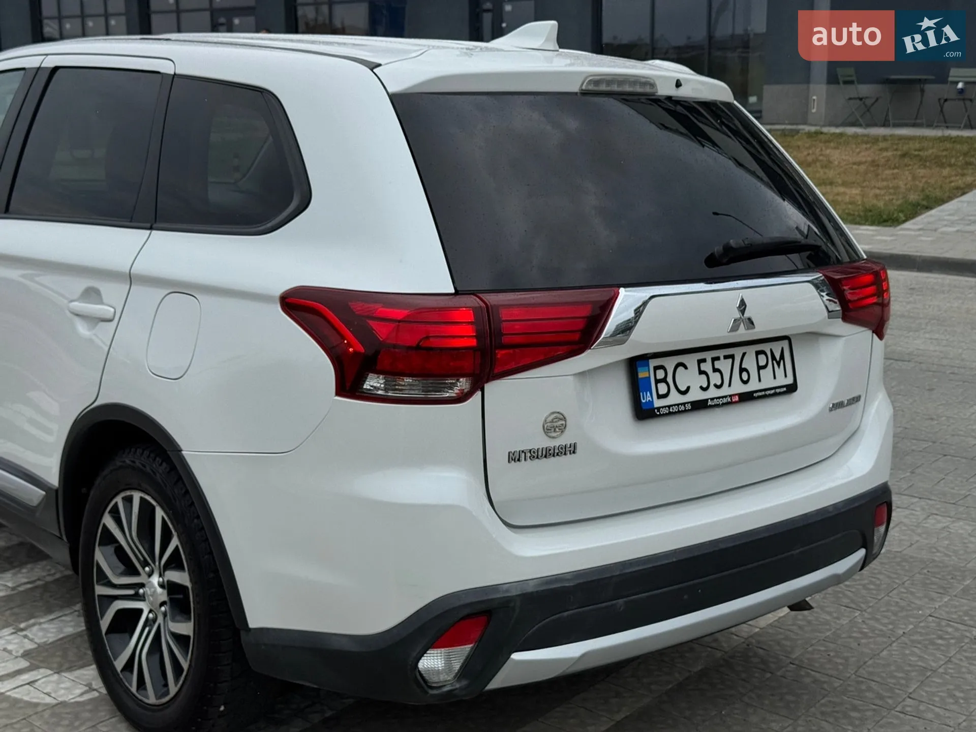 2016 Mitsubishi Outlander - мініатюра 16