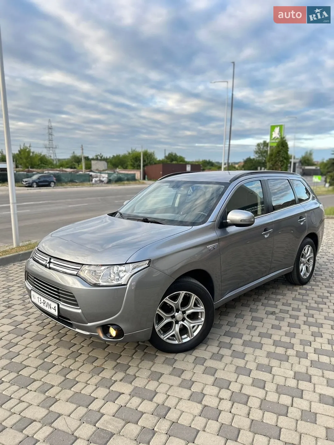 2014 Mitsubishi Outlander - фото 1