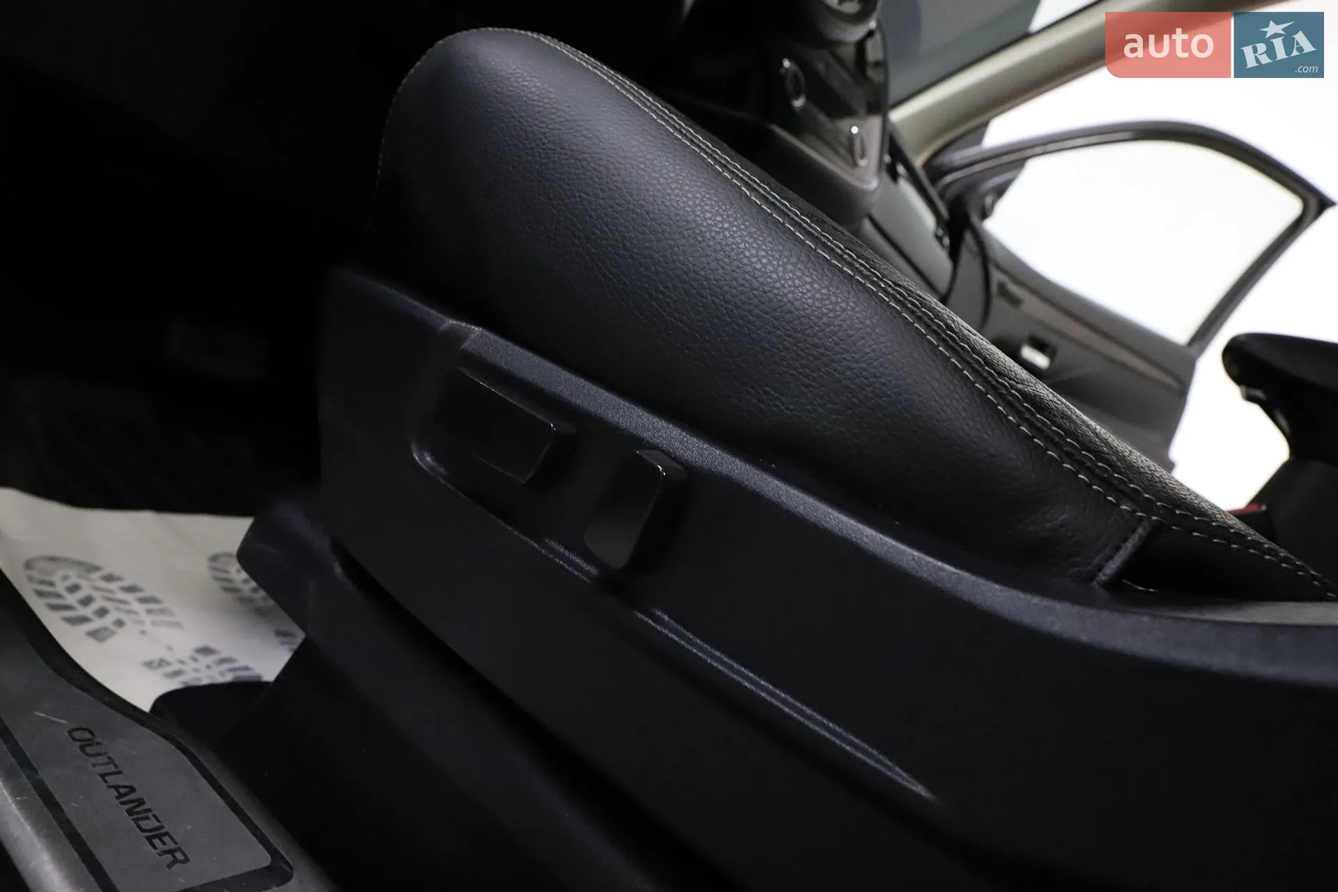 2016 Mitsubishi Outlander - мініатюра 47