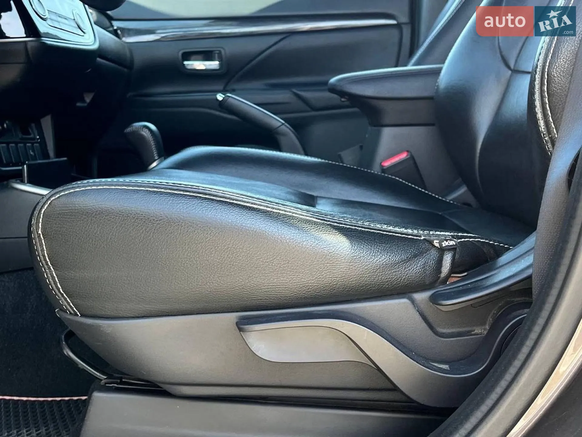 2017 Mitsubishi Outlander - мініатюра 13