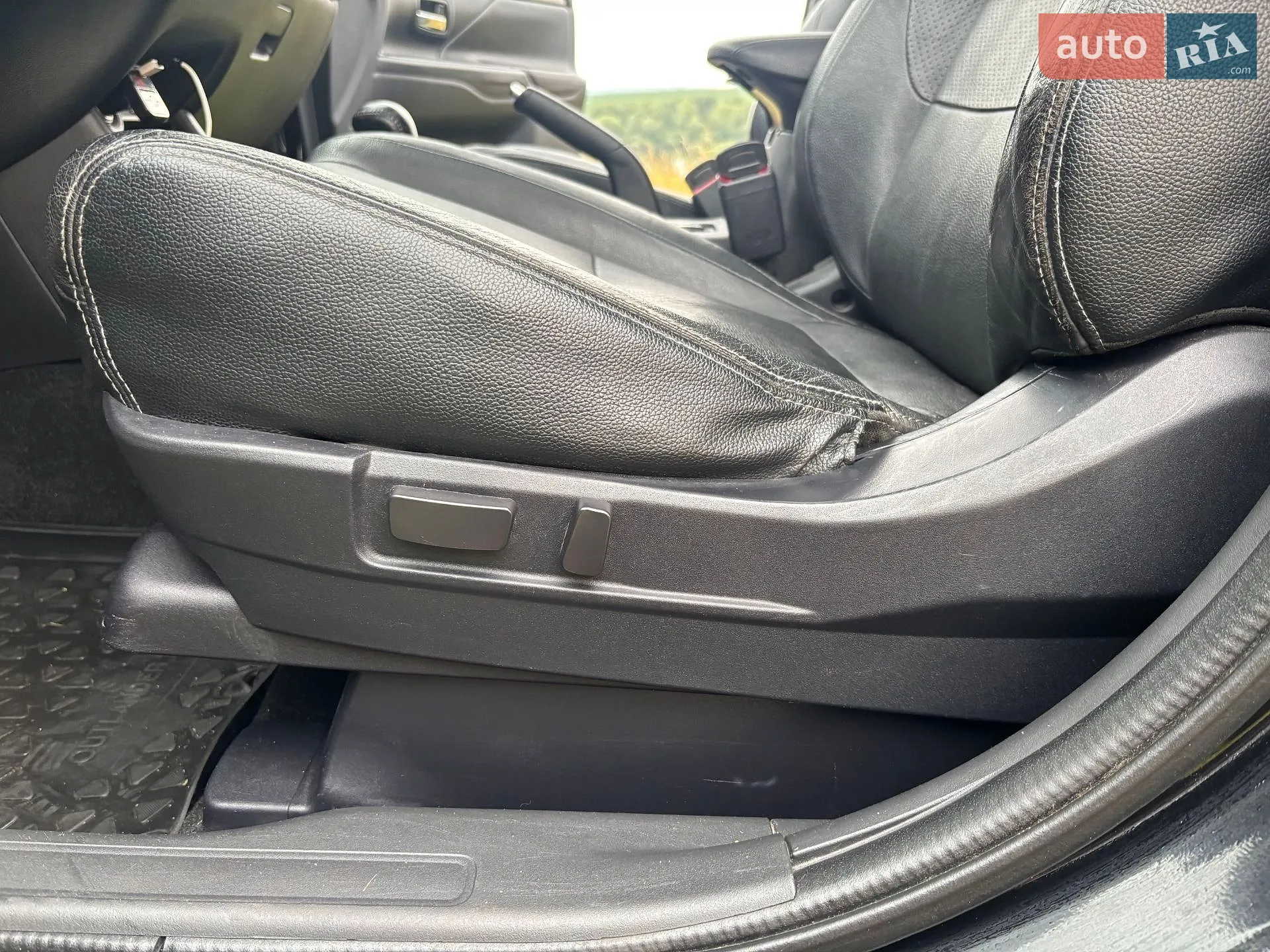 2013 Mitsubishi Outlander - мініатюра 16