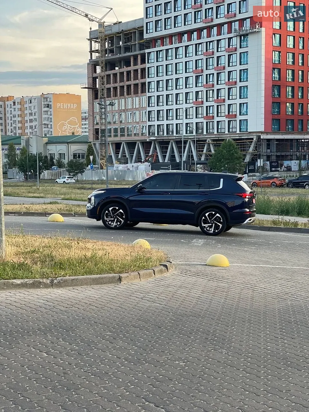 2023 Mitsubishi Outlander - мініатюра 3