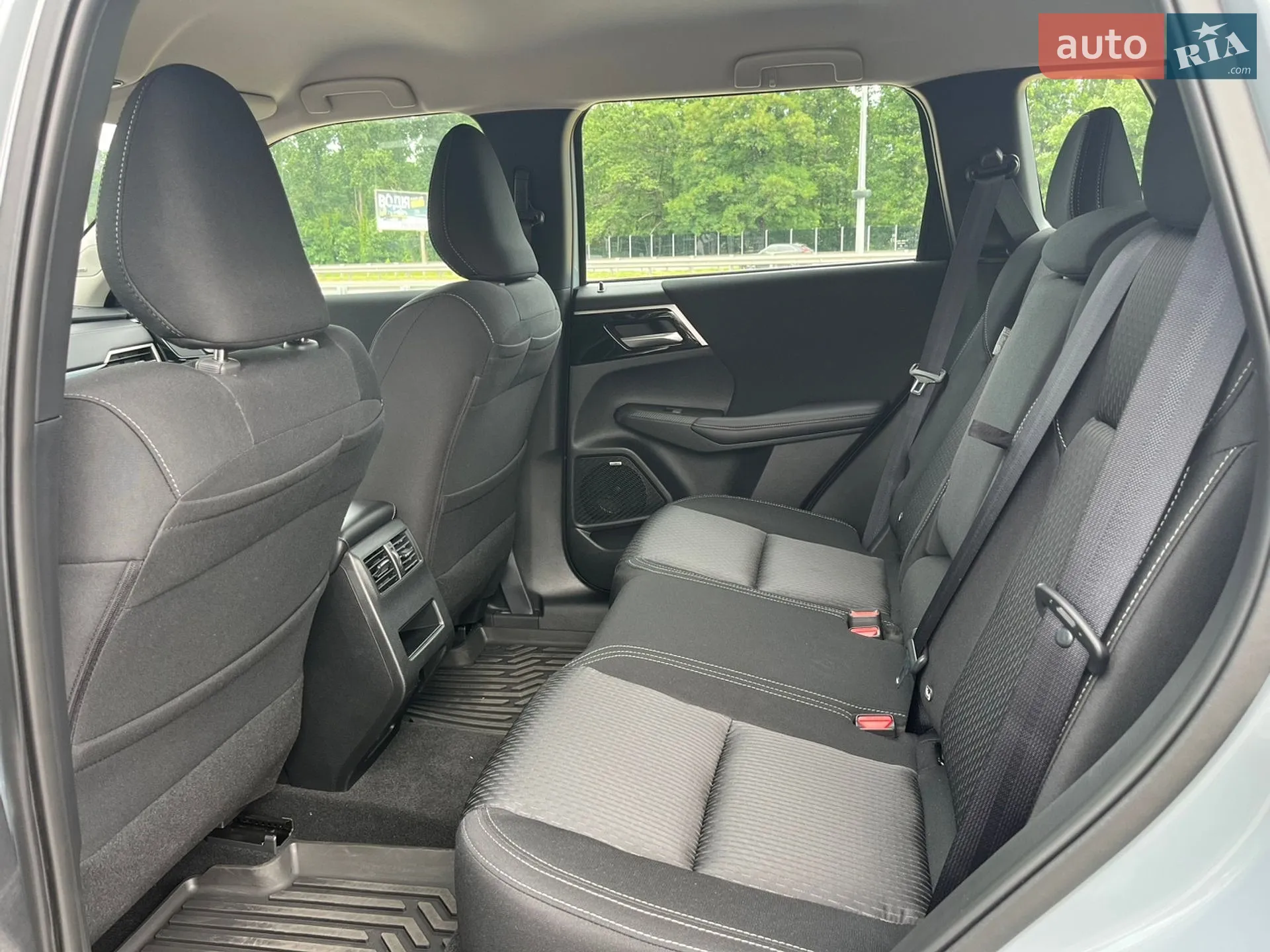 2025 Mitsubishi Outlander - мініатюра 10