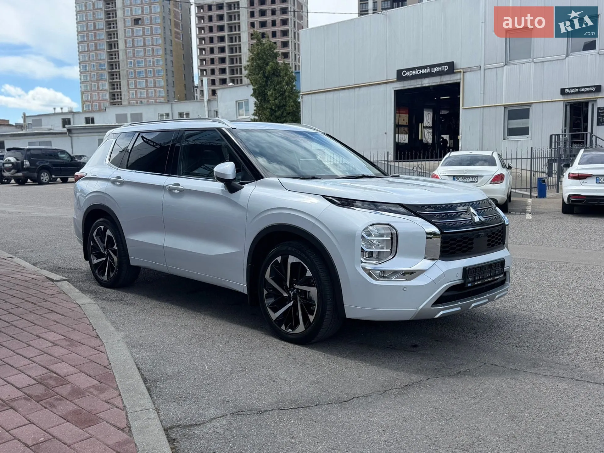 2024 Mitsubishi Outlander - мініатюра 2