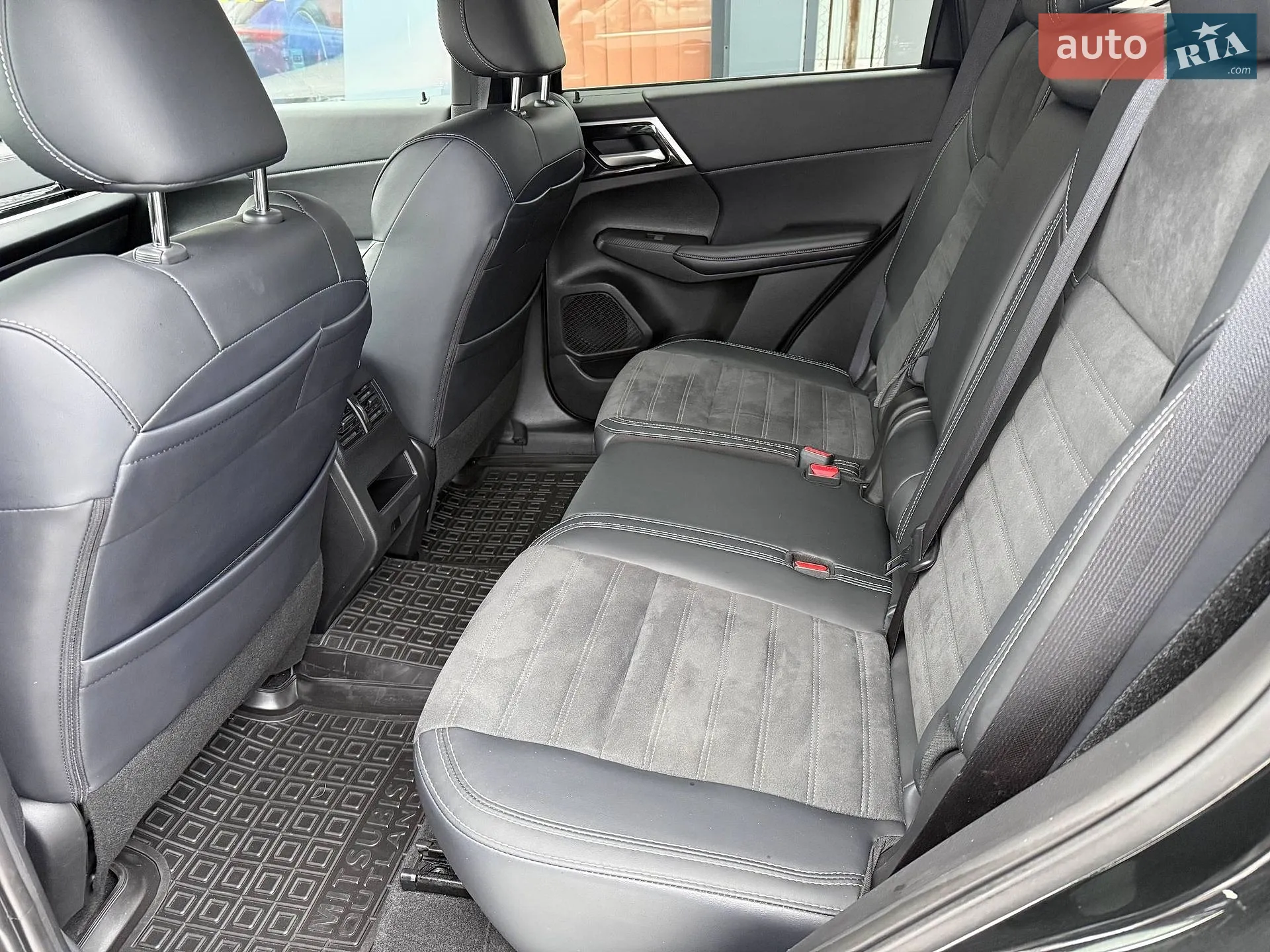 2024 Mitsubishi Outlander - мініатюра 35