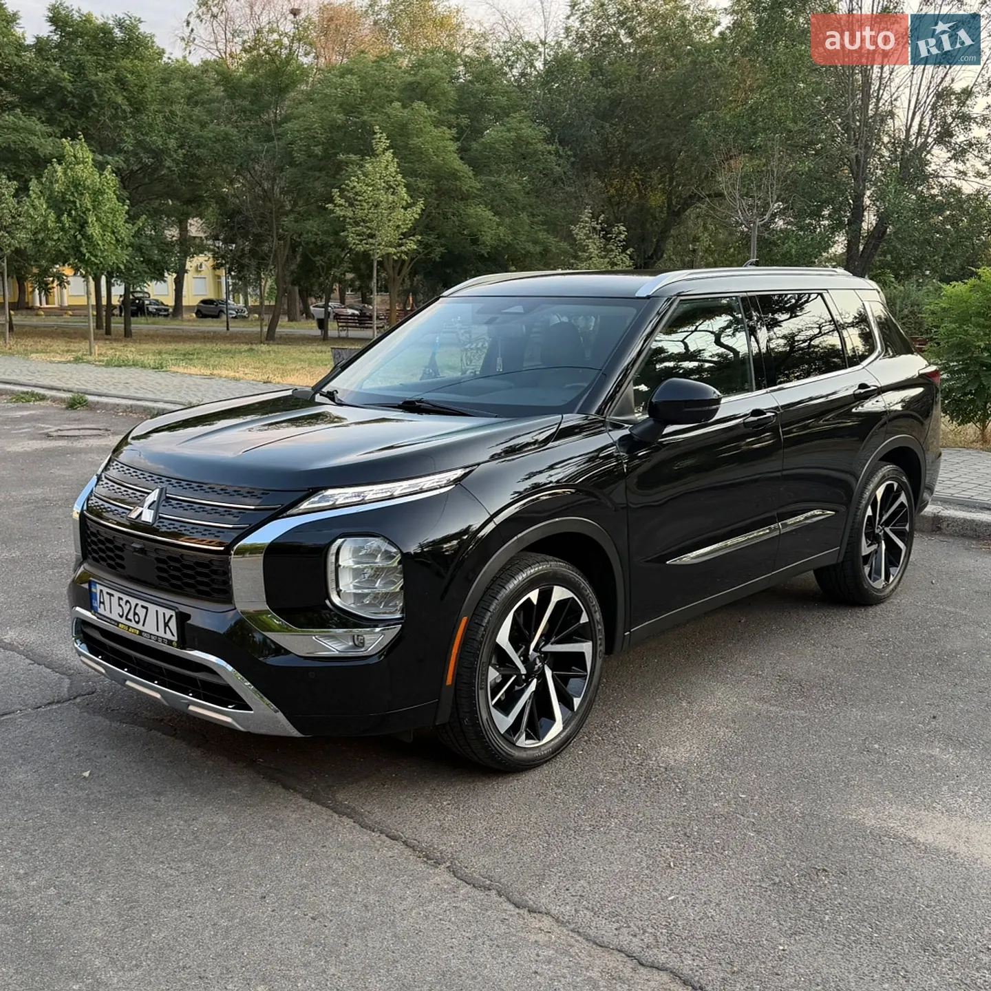 2021 Mitsubishi Outlander - фото 1