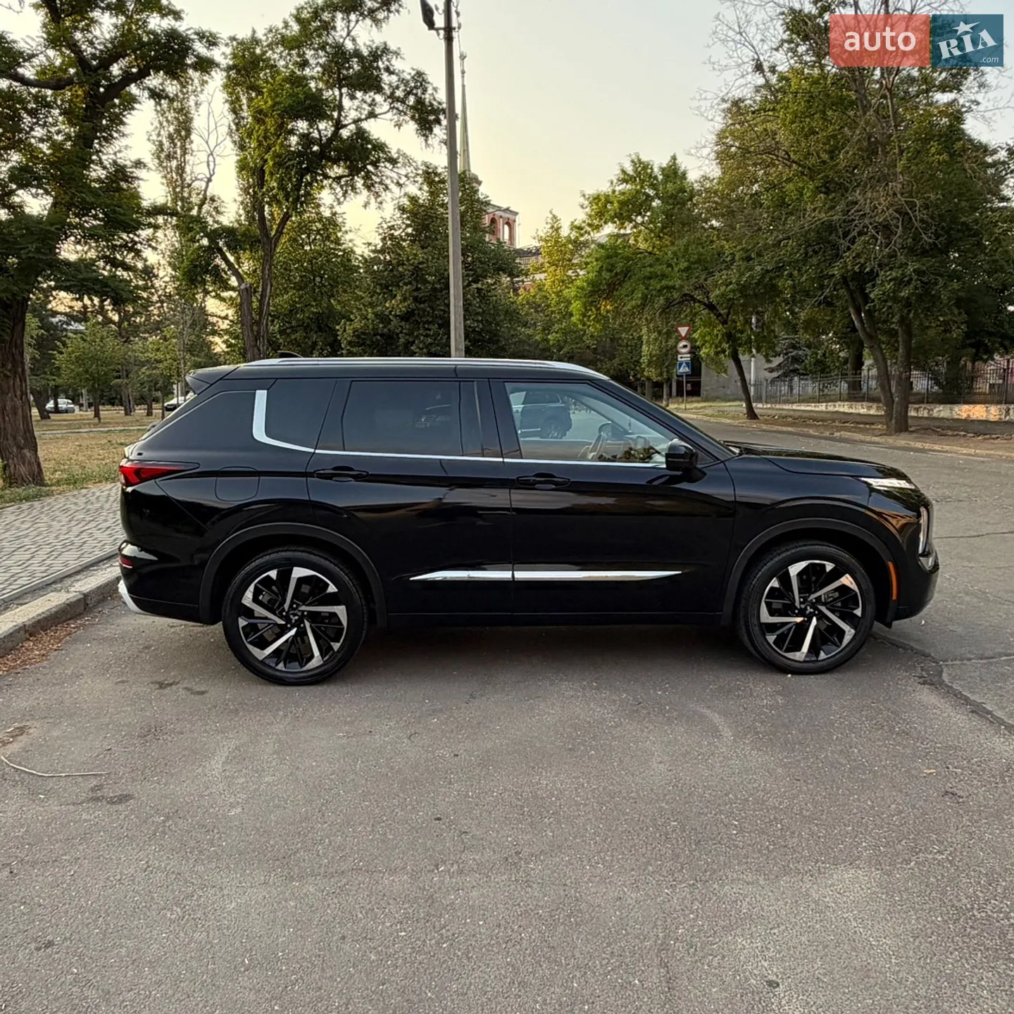 2021 Mitsubishi Outlander - мініатюра 7