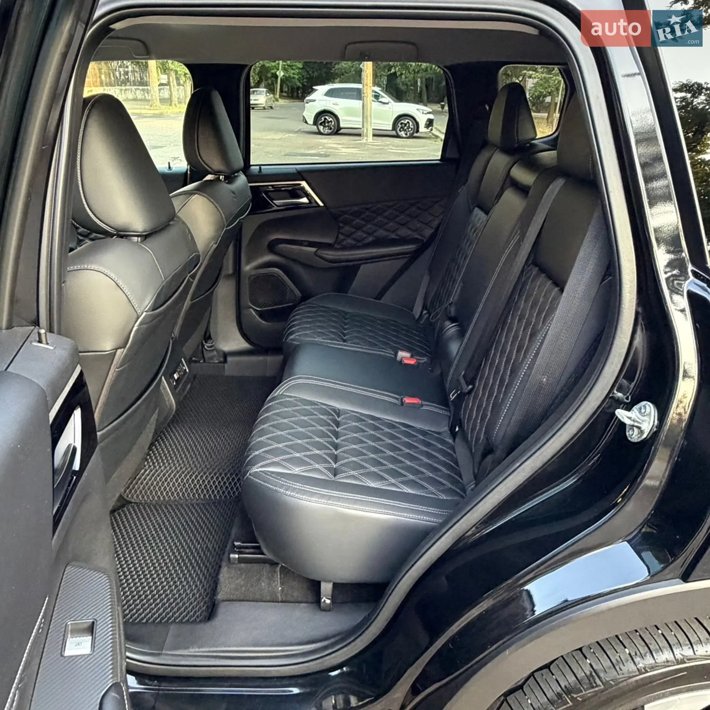 2021 Mitsubishi Outlander - мініатюра 18