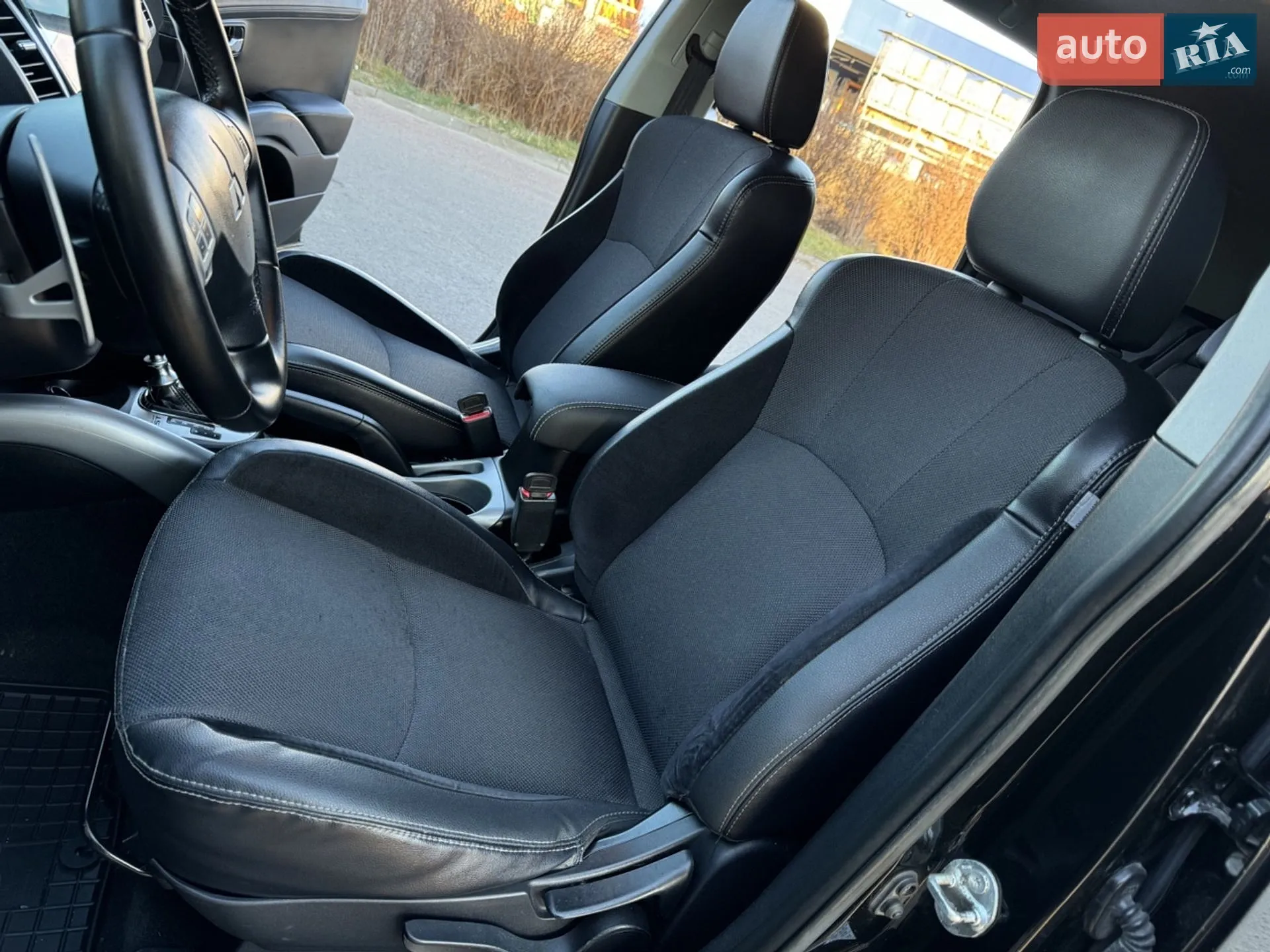 2010 Mitsubishi Outlander - мініатюра 9