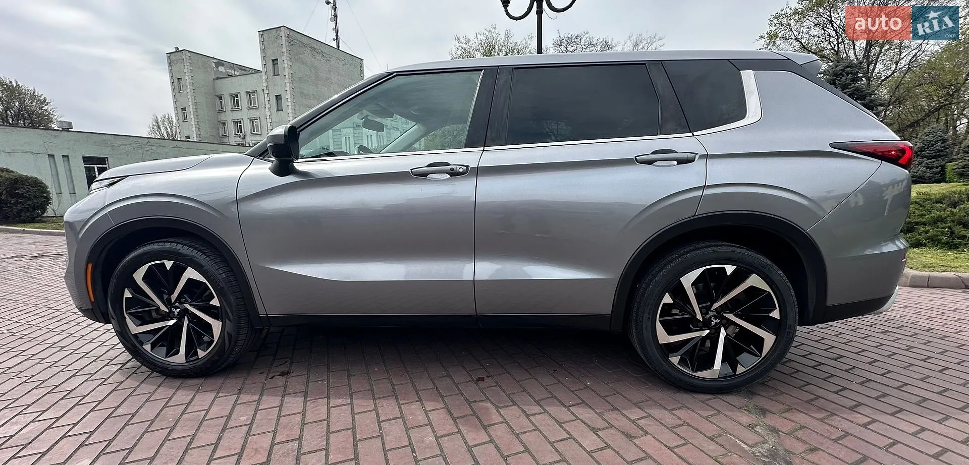 2021 Mitsubishi Outlander - мініатюра 11