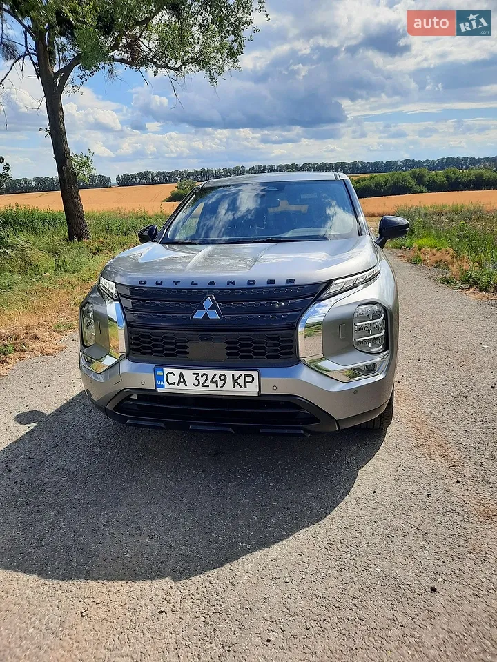 2022 Mitsubishi Outlander - мініатюра 18