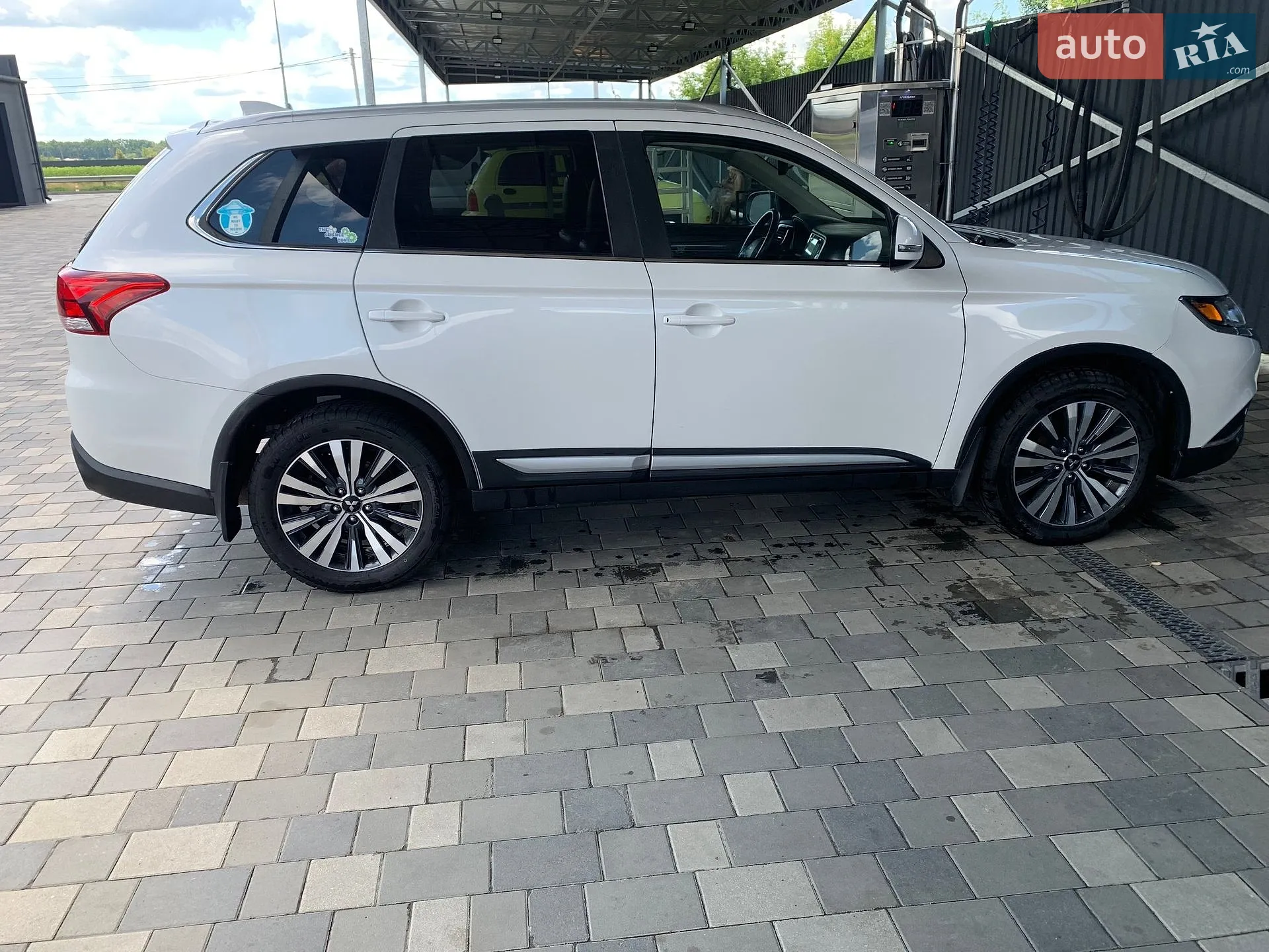 2019 Mitsubishi Outlander - фото 1