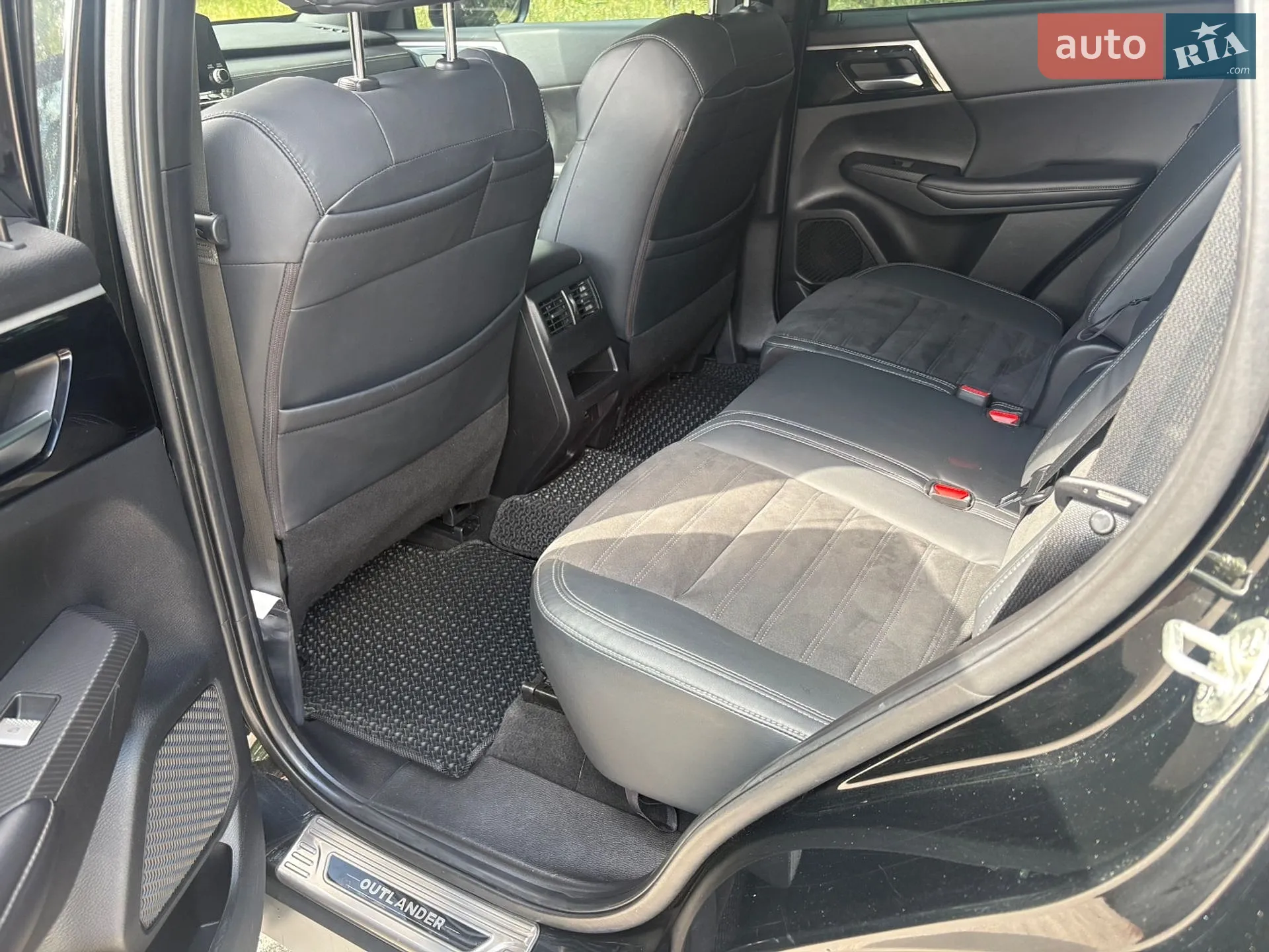 2022 Mitsubishi Outlander - мініатюра 11
