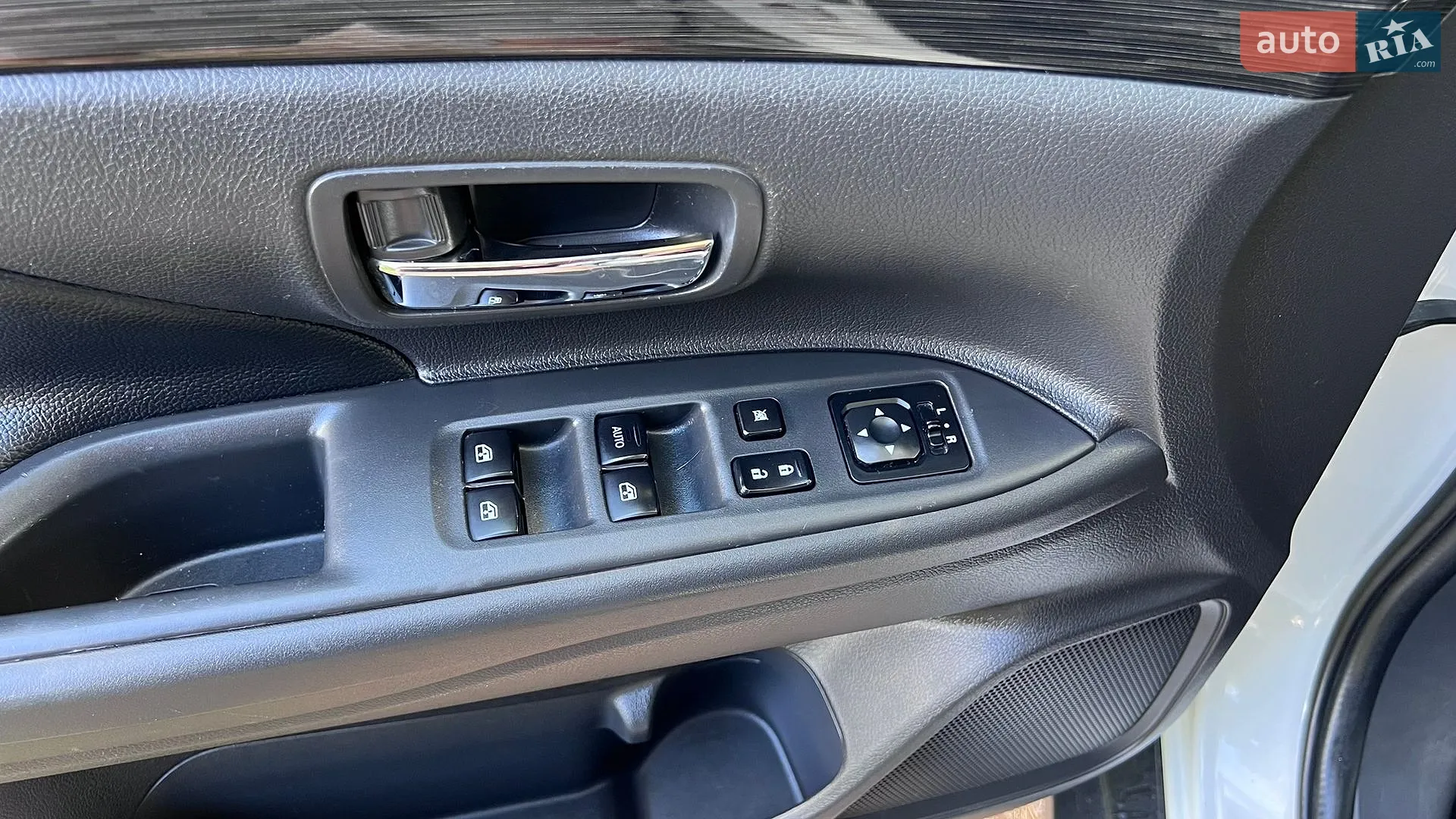 2015 Mitsubishi Outlander - мініатюра 20