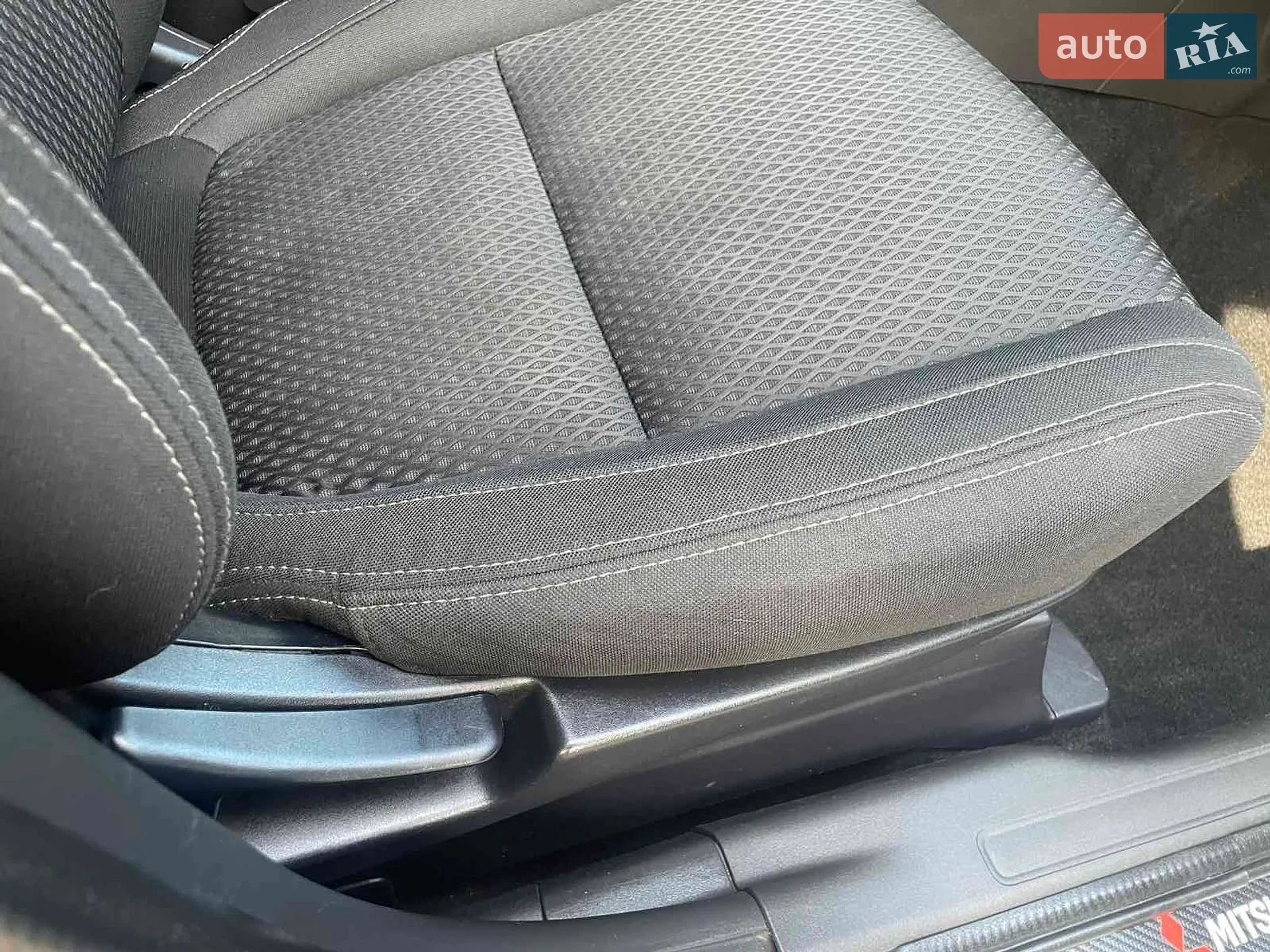 2016 Mitsubishi Outlander - мініатюра 36