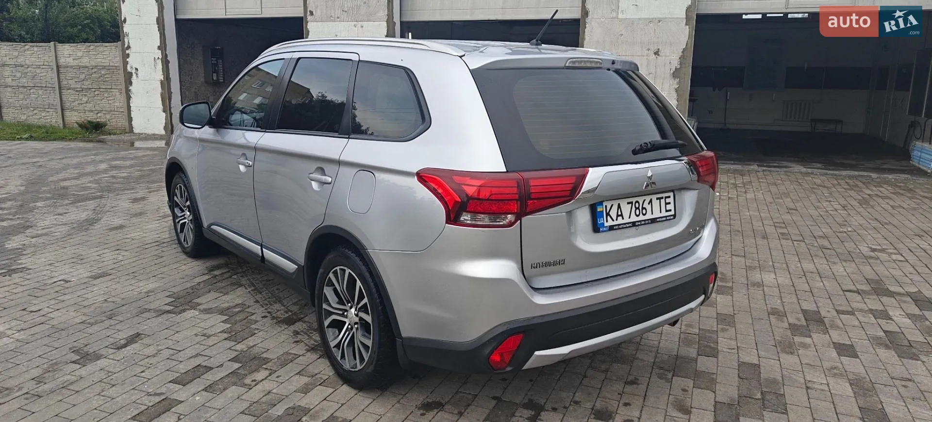 2016 Mitsubishi Outlander - мініатюра 10