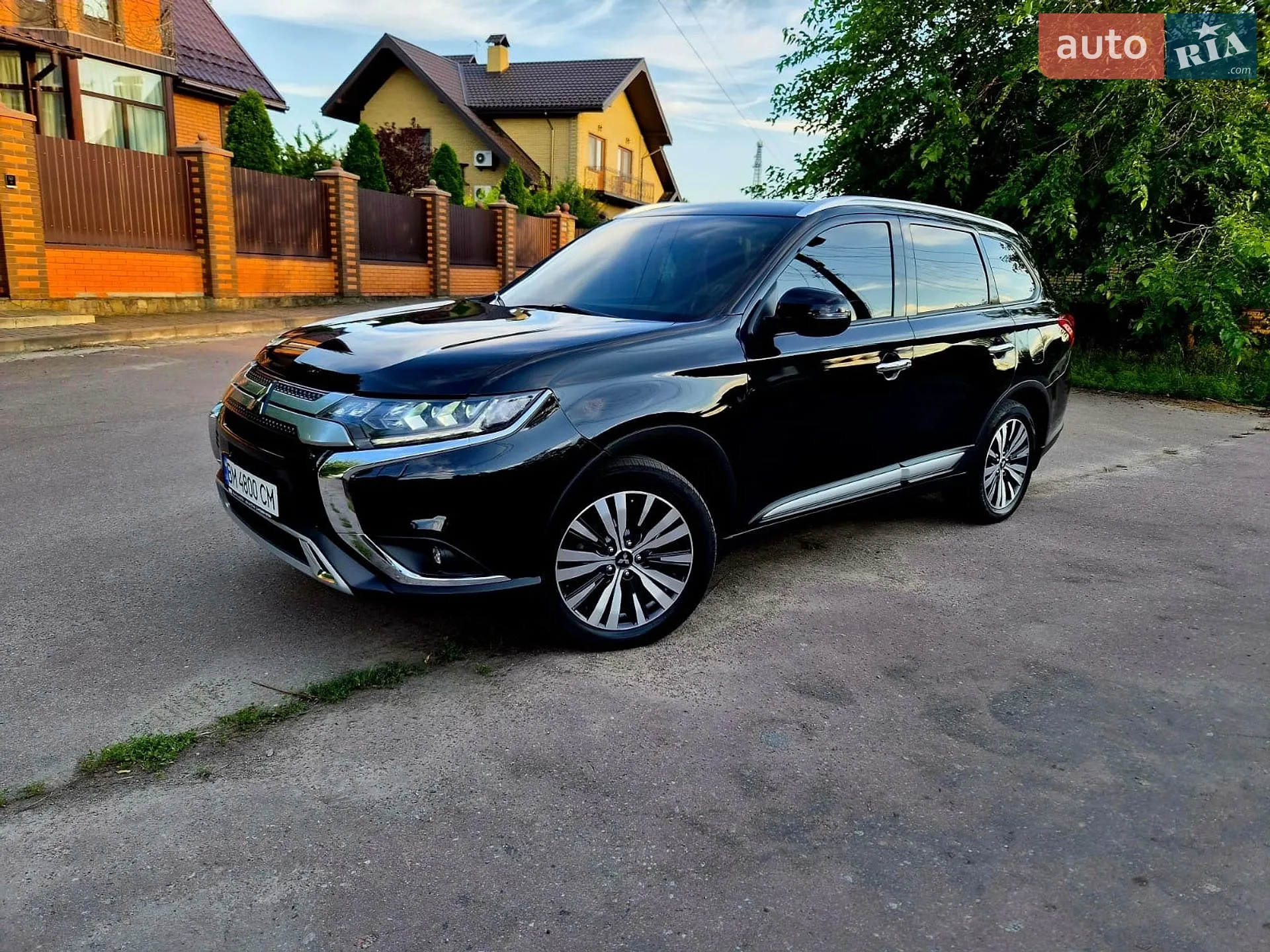 2019 Mitsubishi Outlander - фото 1