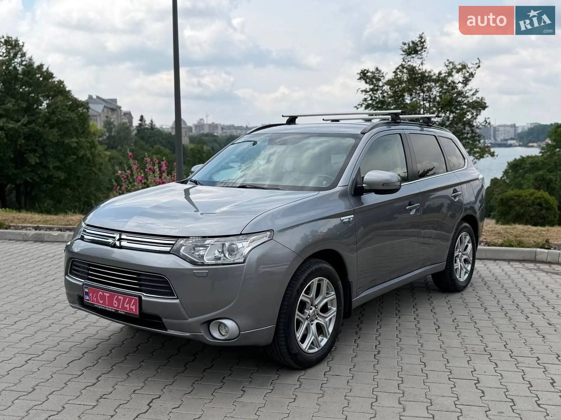 2014 Mitsubishi Outlander - мініатюра 2
