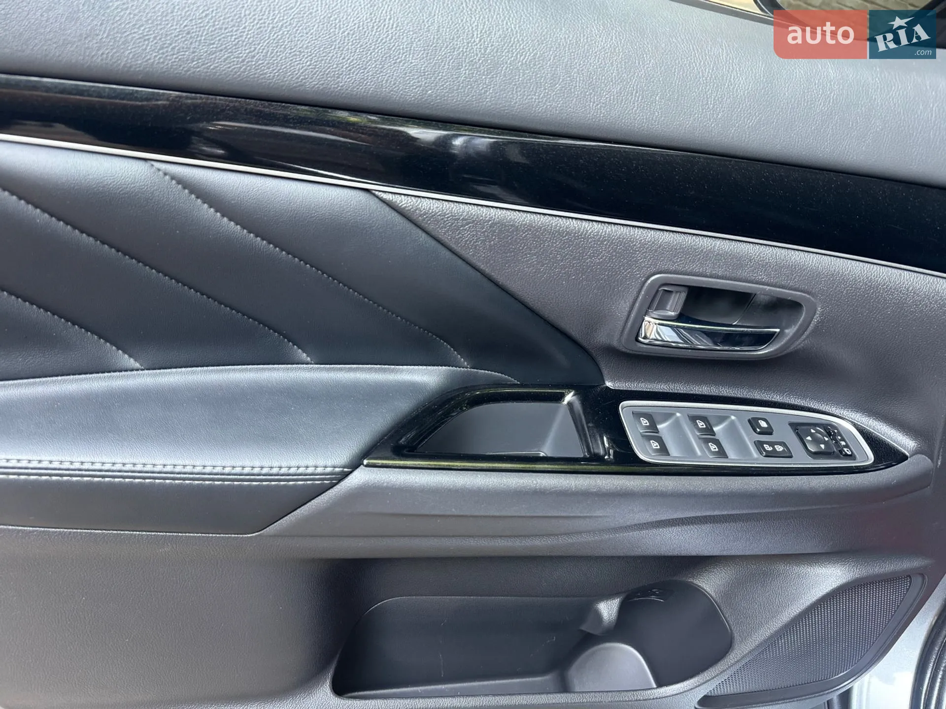 2021 Mitsubishi Outlander - мініатюра 20