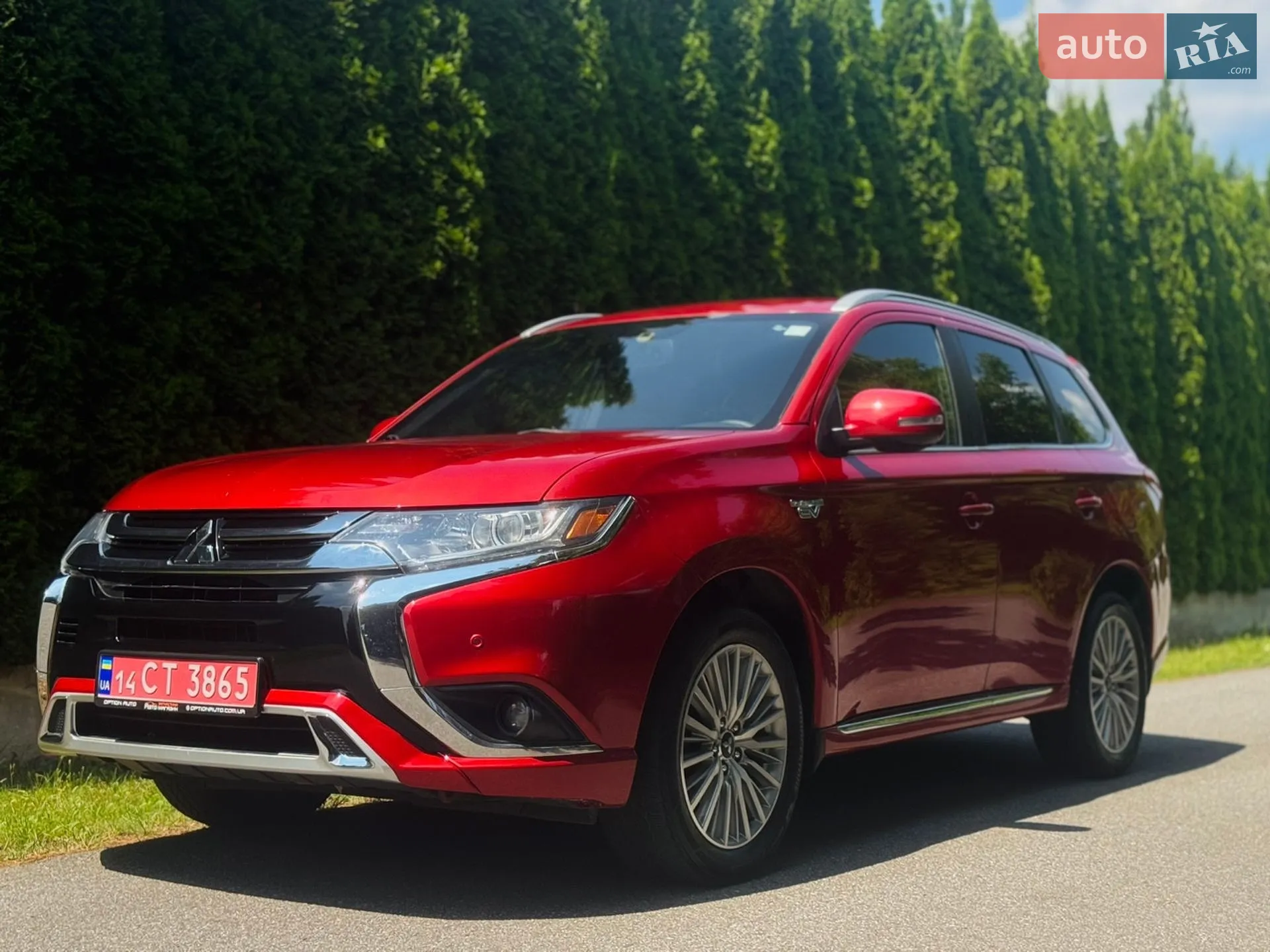 2019 Mitsubishi Outlander - фото 1