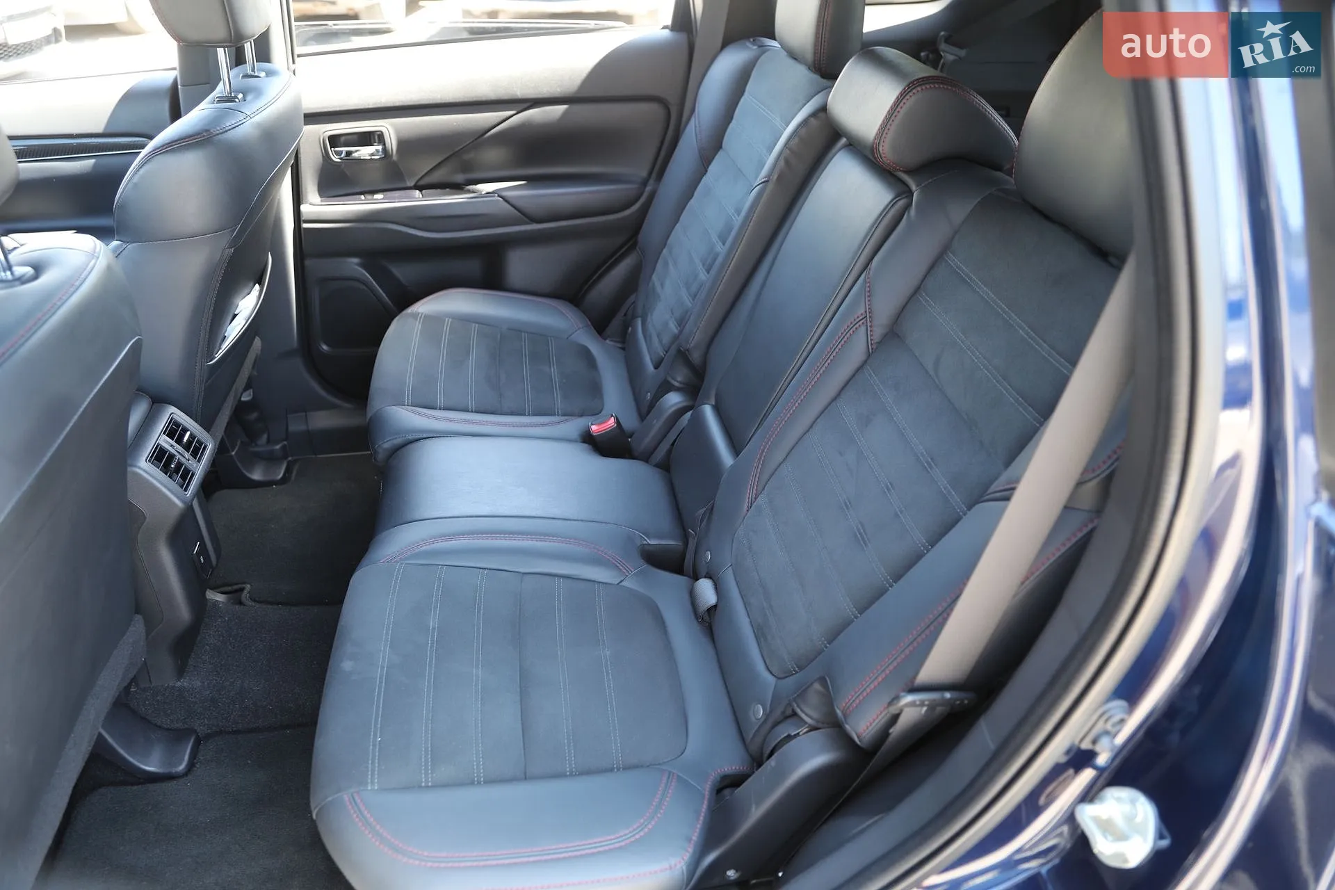 2020 Mitsubishi Outlander - мініатюра 14