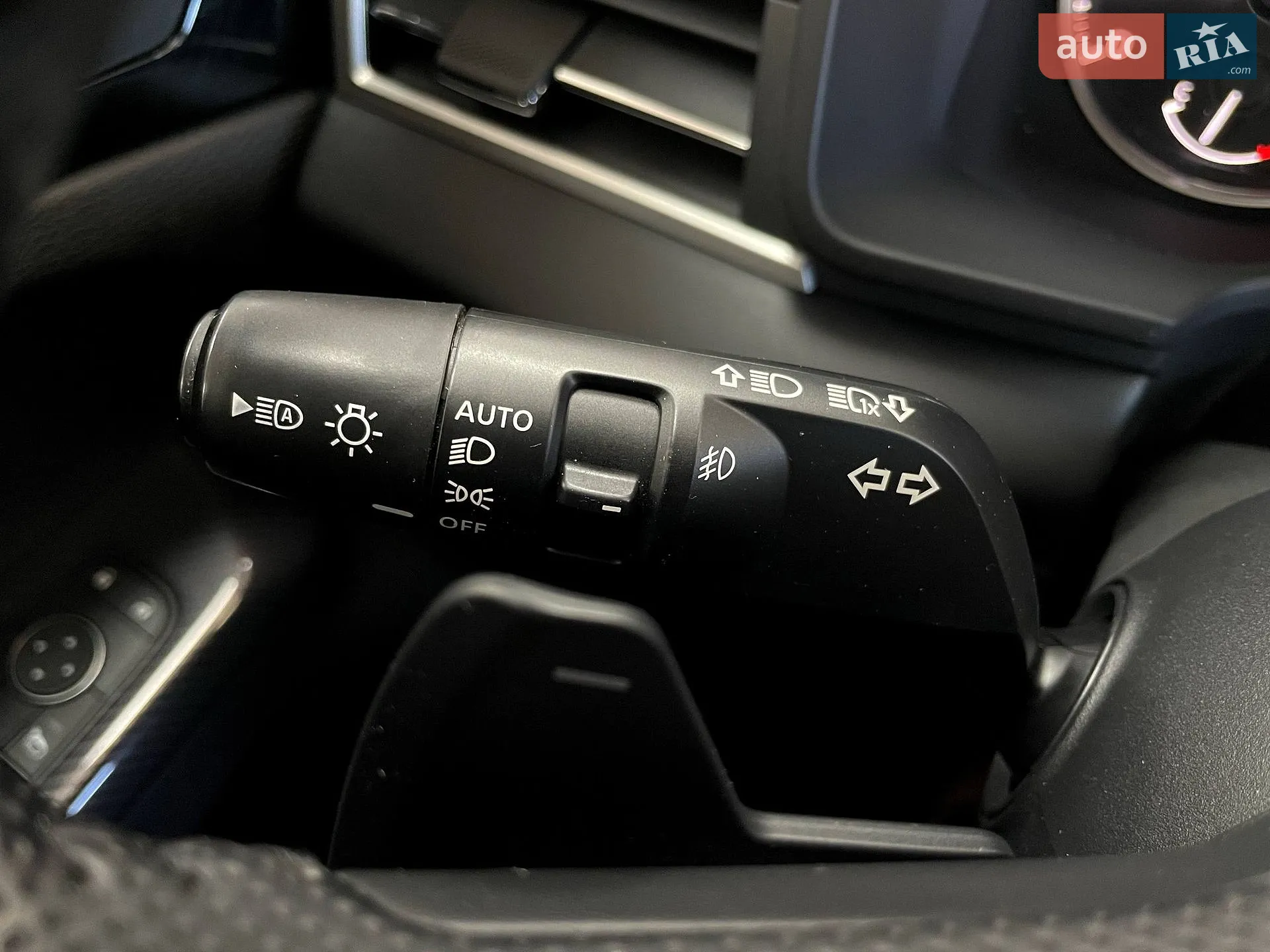 2022 Mitsubishi Outlander - мініатюра 22