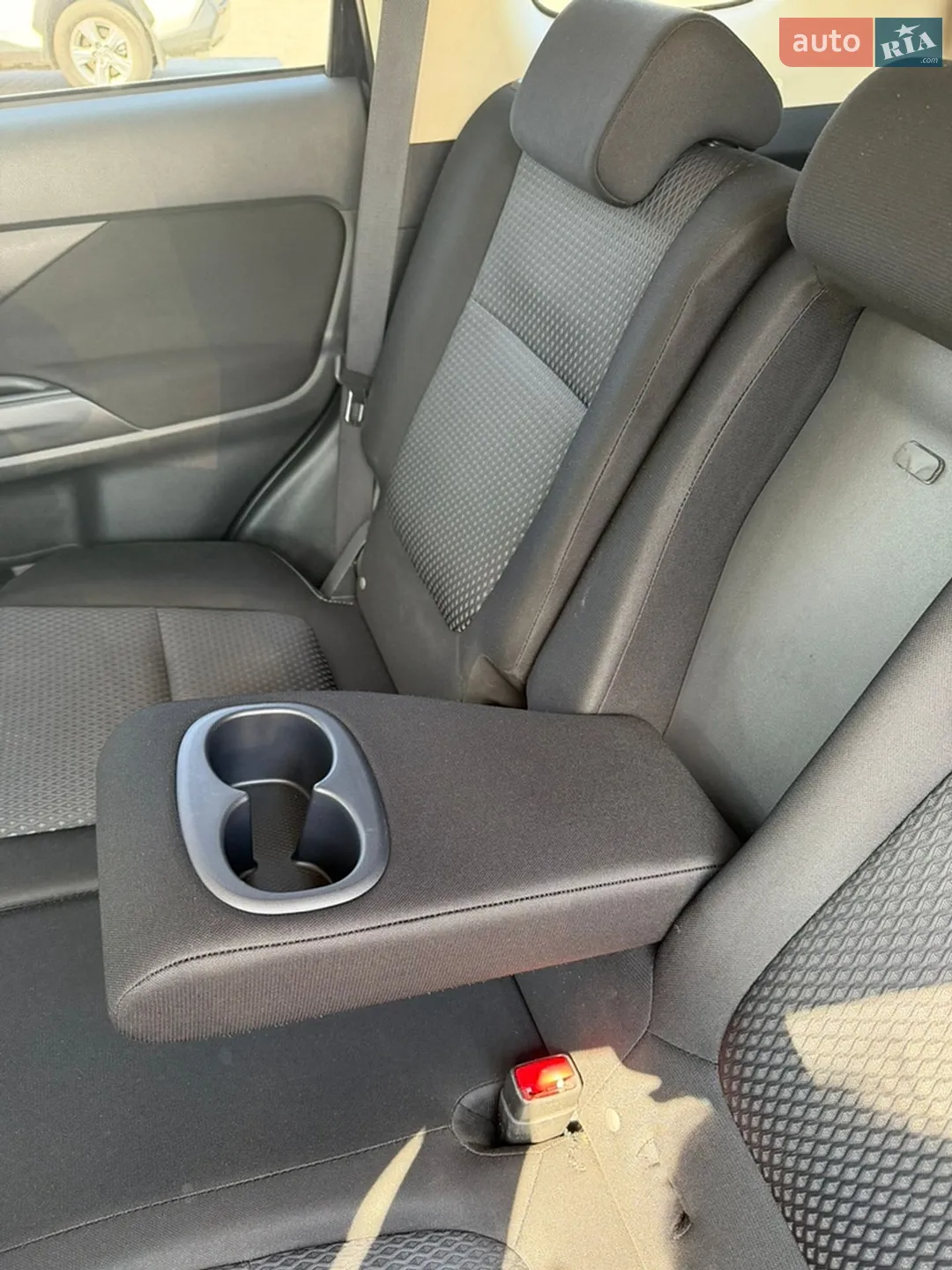 2016 Mitsubishi Outlander - мініатюра 18