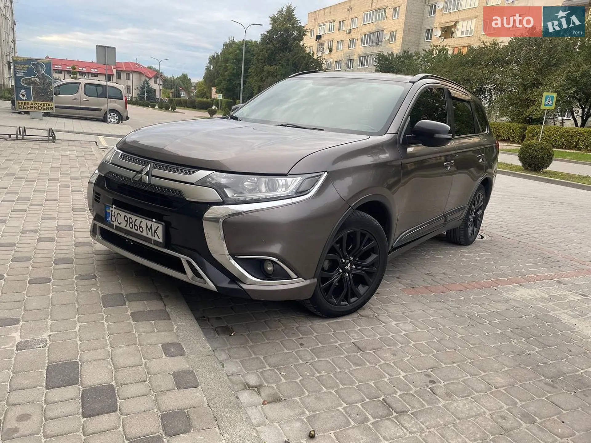 2018 Mitsubishi Outlander - фото 1