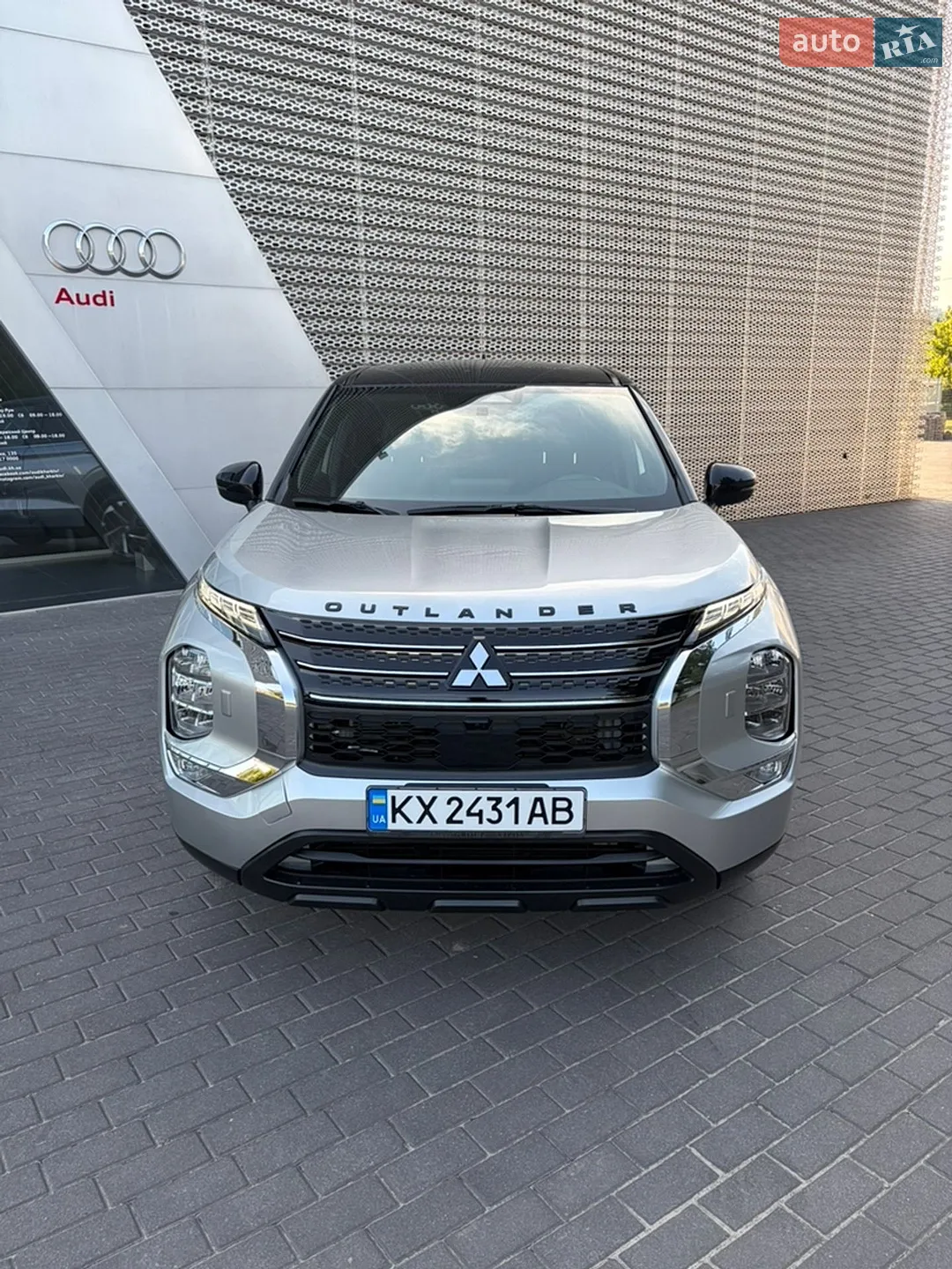 2022 Mitsubishi Outlander - фото 1