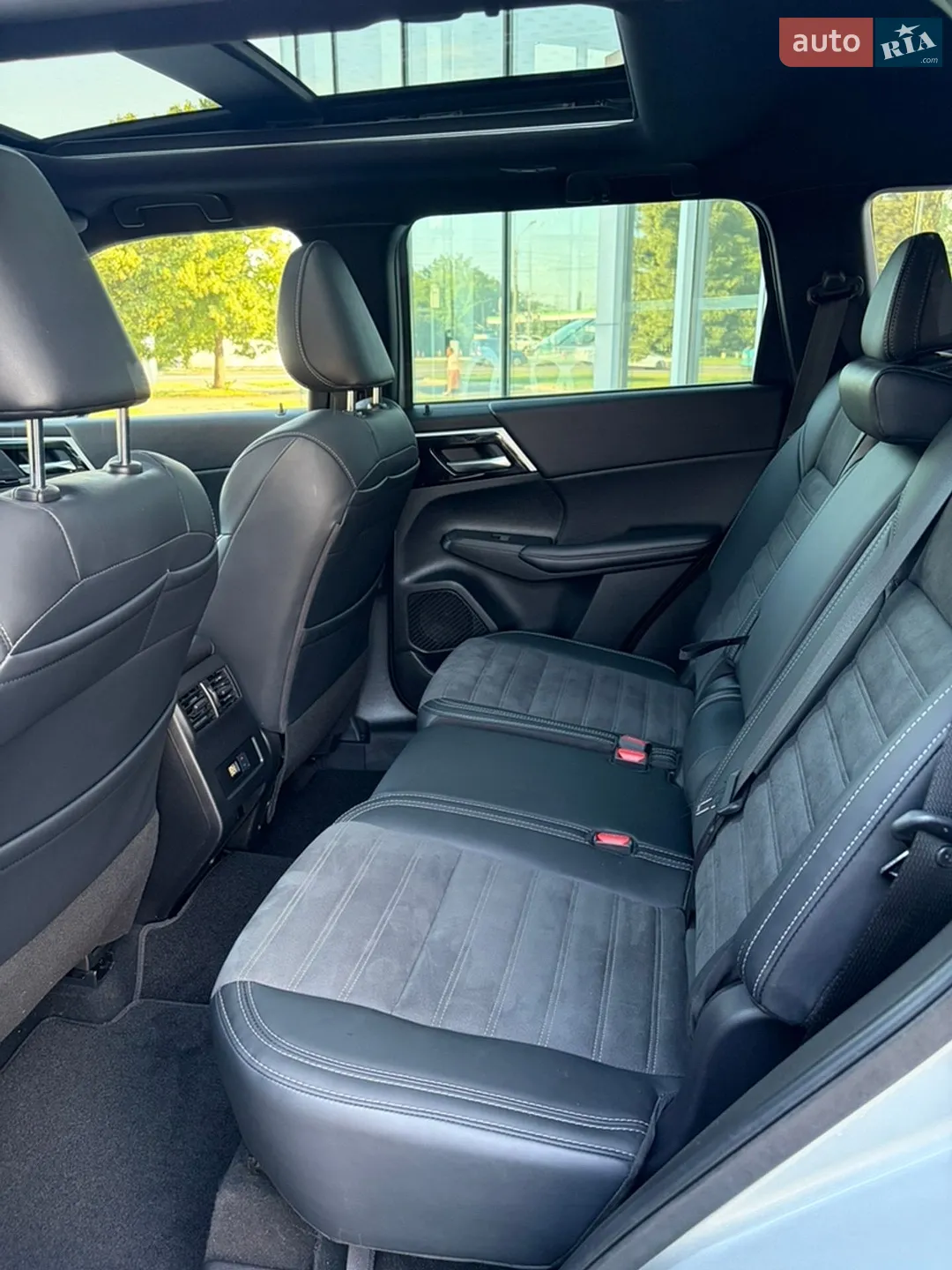 2022 Mitsubishi Outlander - мініатюра 16