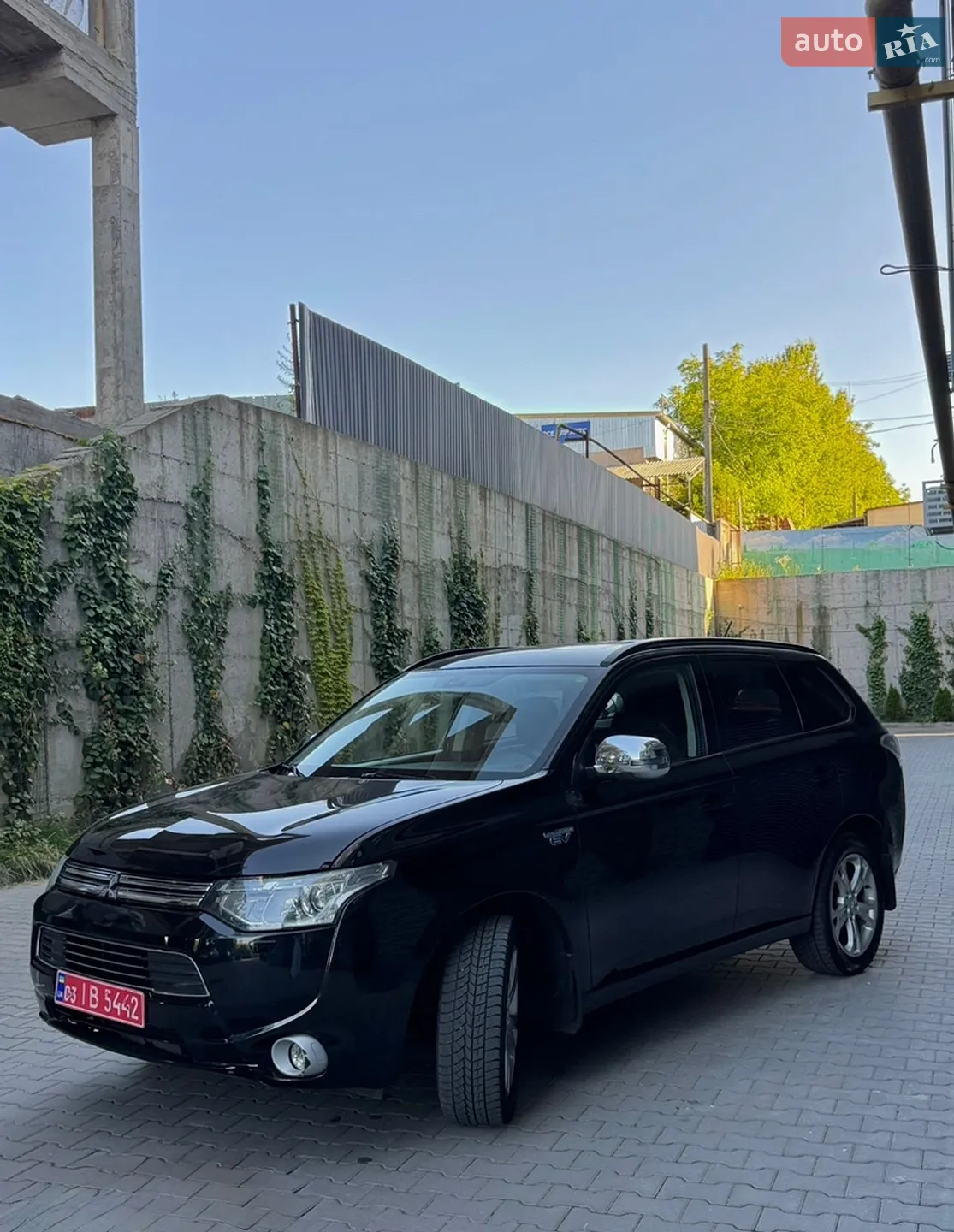 2013 Mitsubishi Outlander - фото 1