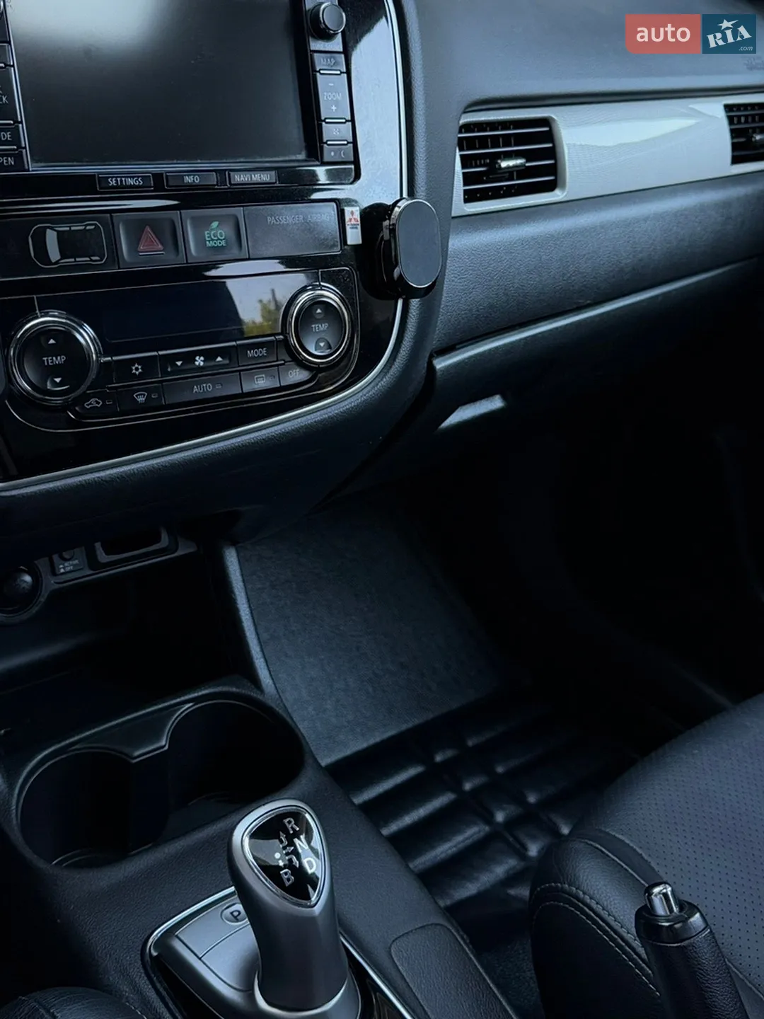 2013 Mitsubishi Outlander - мініатюра 13